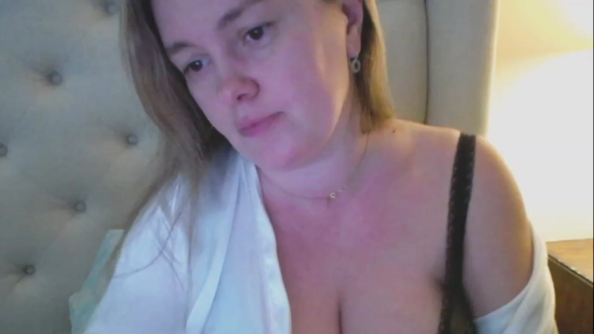 Gallery image thumbnail from J0llye's myfreecams stream on, 03/22/2023, 21:12 image 7 of 20