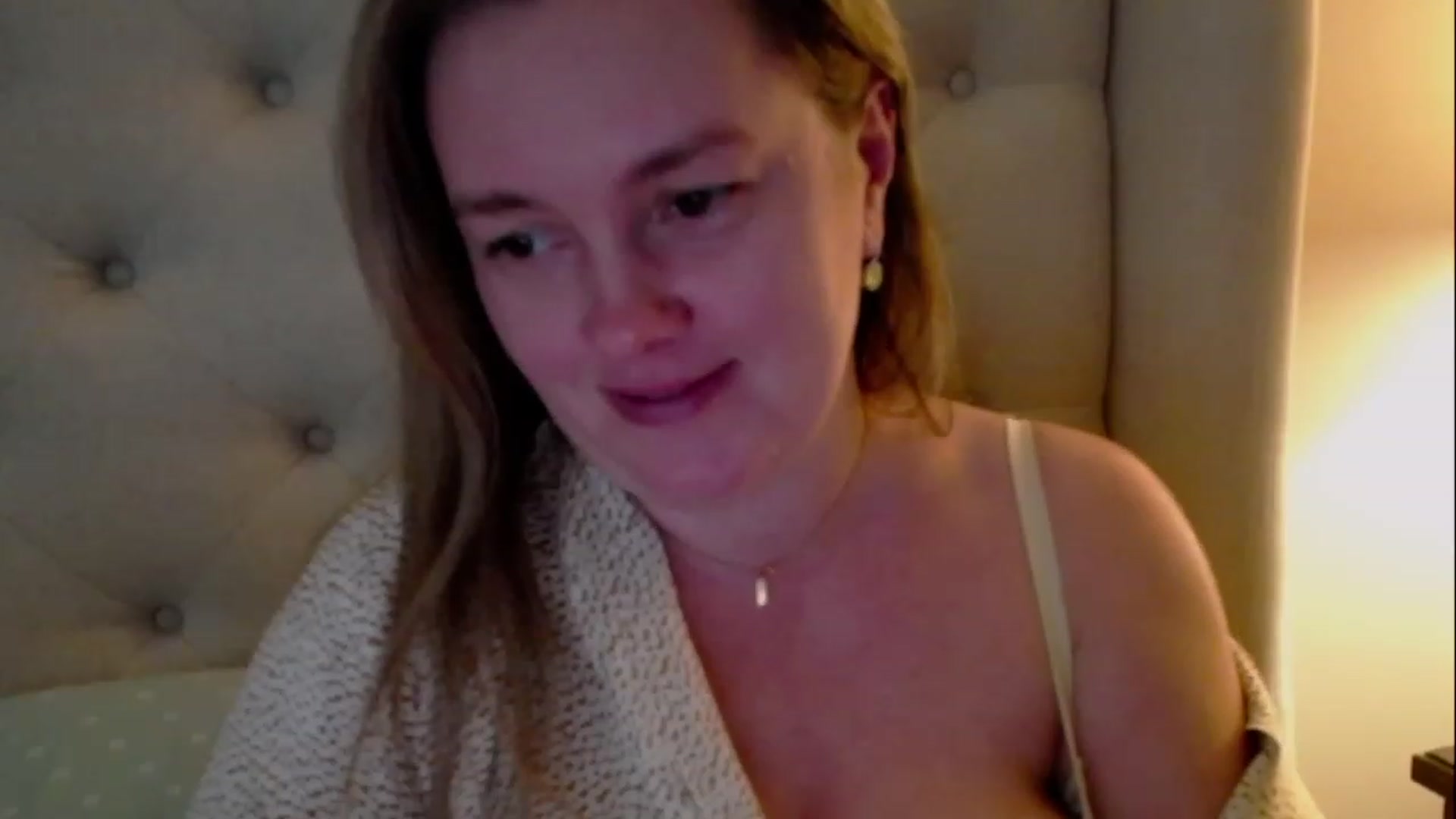 Gallery image thumbnail from J0llye's myfreecams stream on, 03/25/2023, 21:42 image 10 of 20