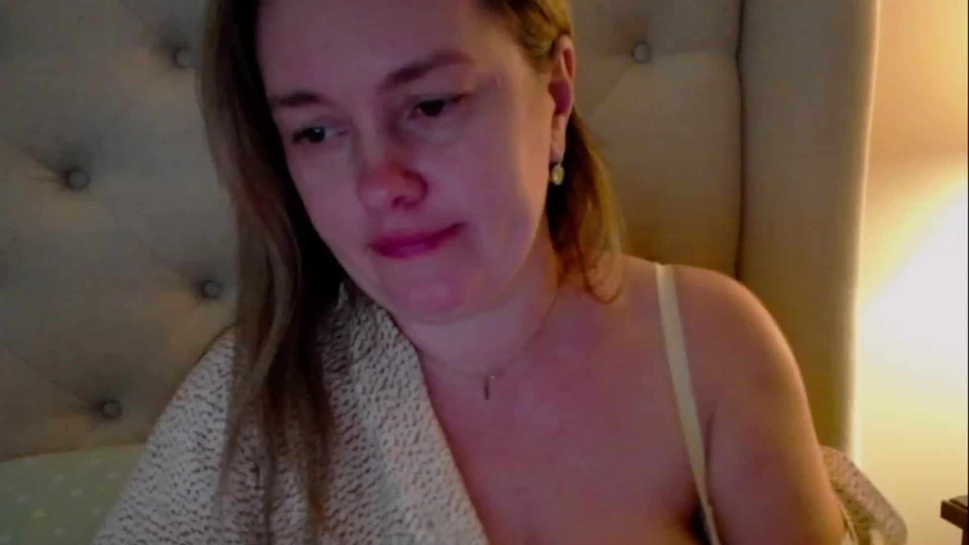 Gallery image thumbnail from J0llye's myfreecams stream on, 03/25/2023, 21:42 image 17 of 20