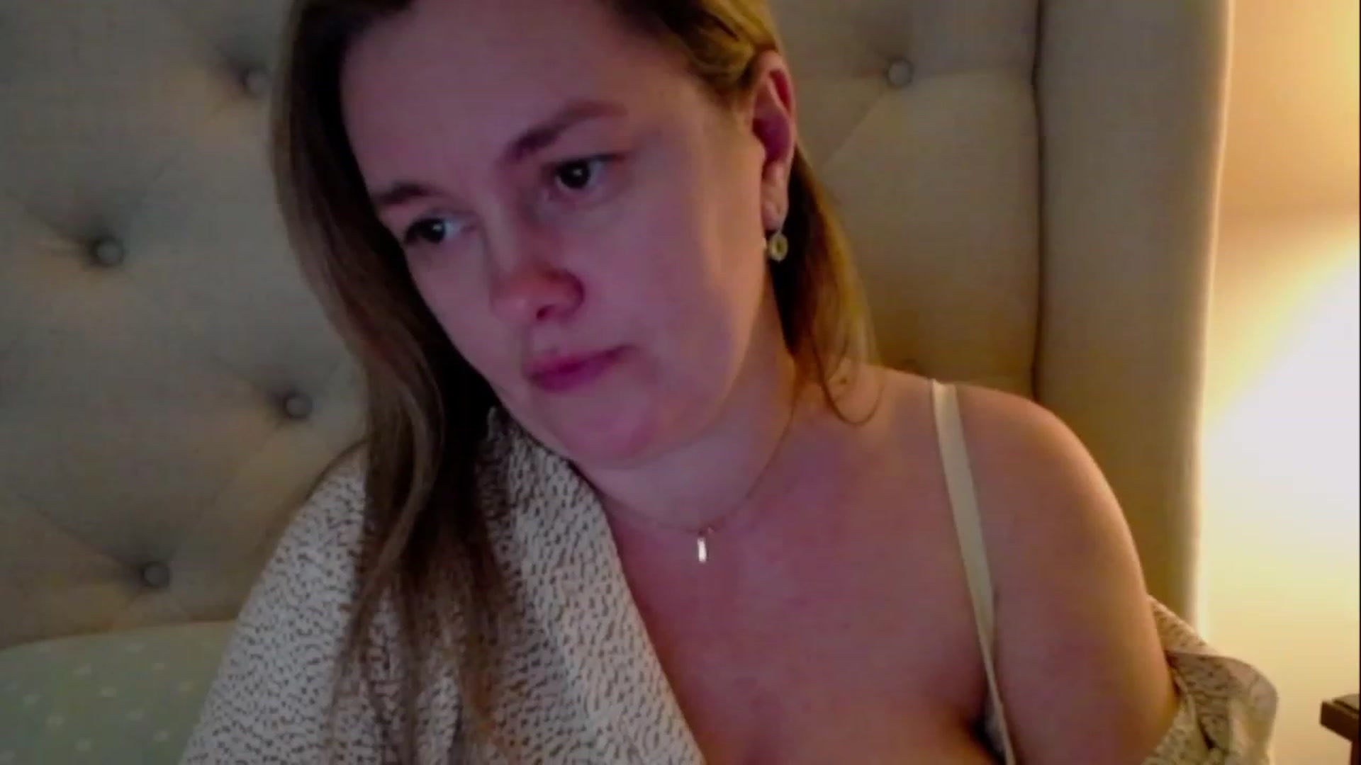 Gallery image thumbnail from J0llye's myfreecams stream on, 03/25/2023, 21:42 image 16 of 20