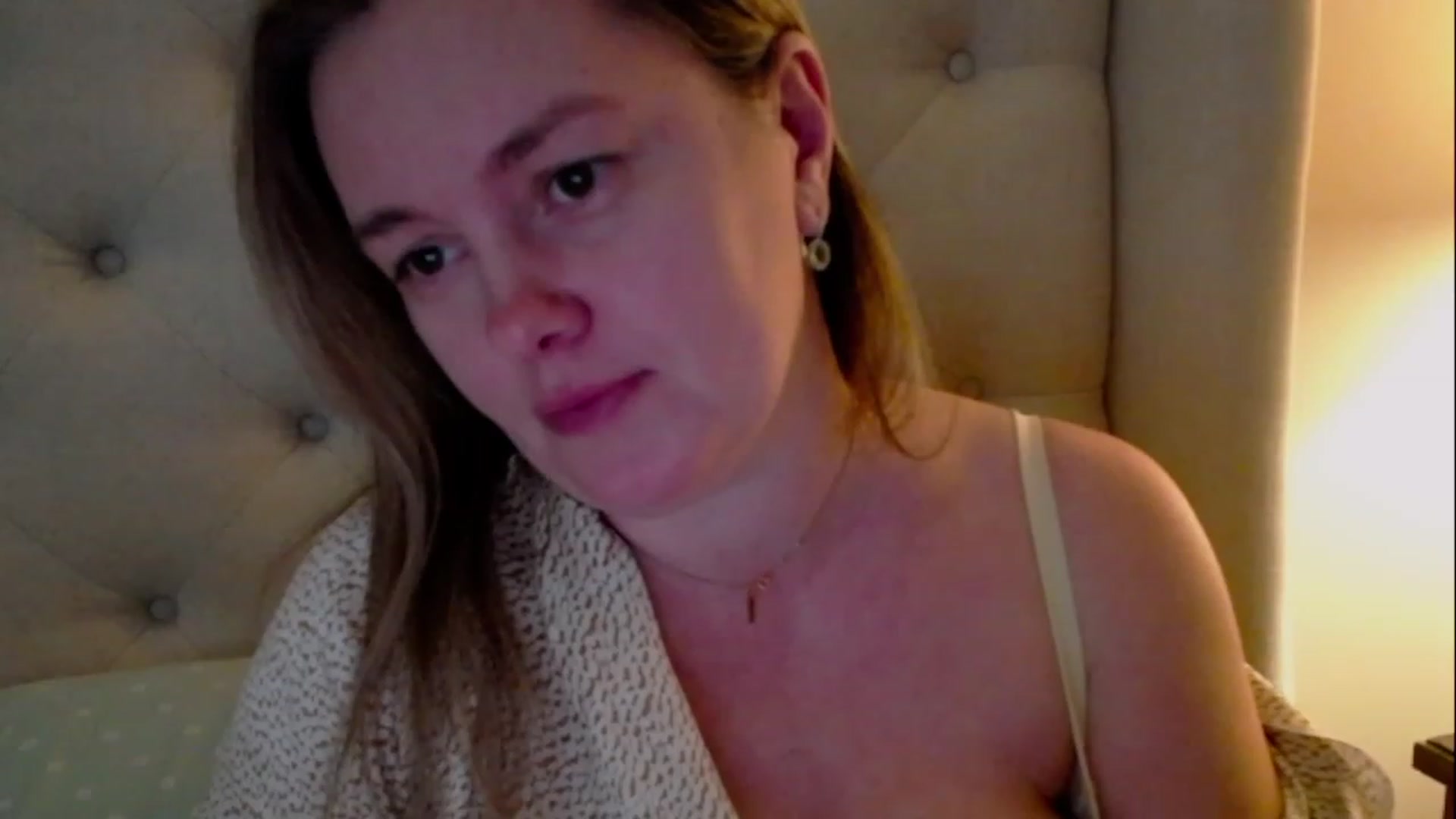 Gallery image thumbnail from J0llye's myfreecams stream on, 03/25/2023, 21:42 image 15 of 20