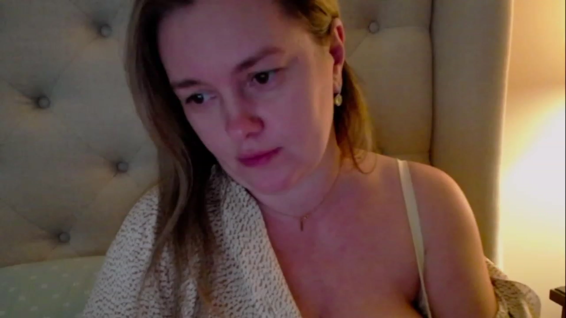 Gallery image thumbnail from J0llye's myfreecams stream on, 03/25/2023, 21:42 image 14 of 20