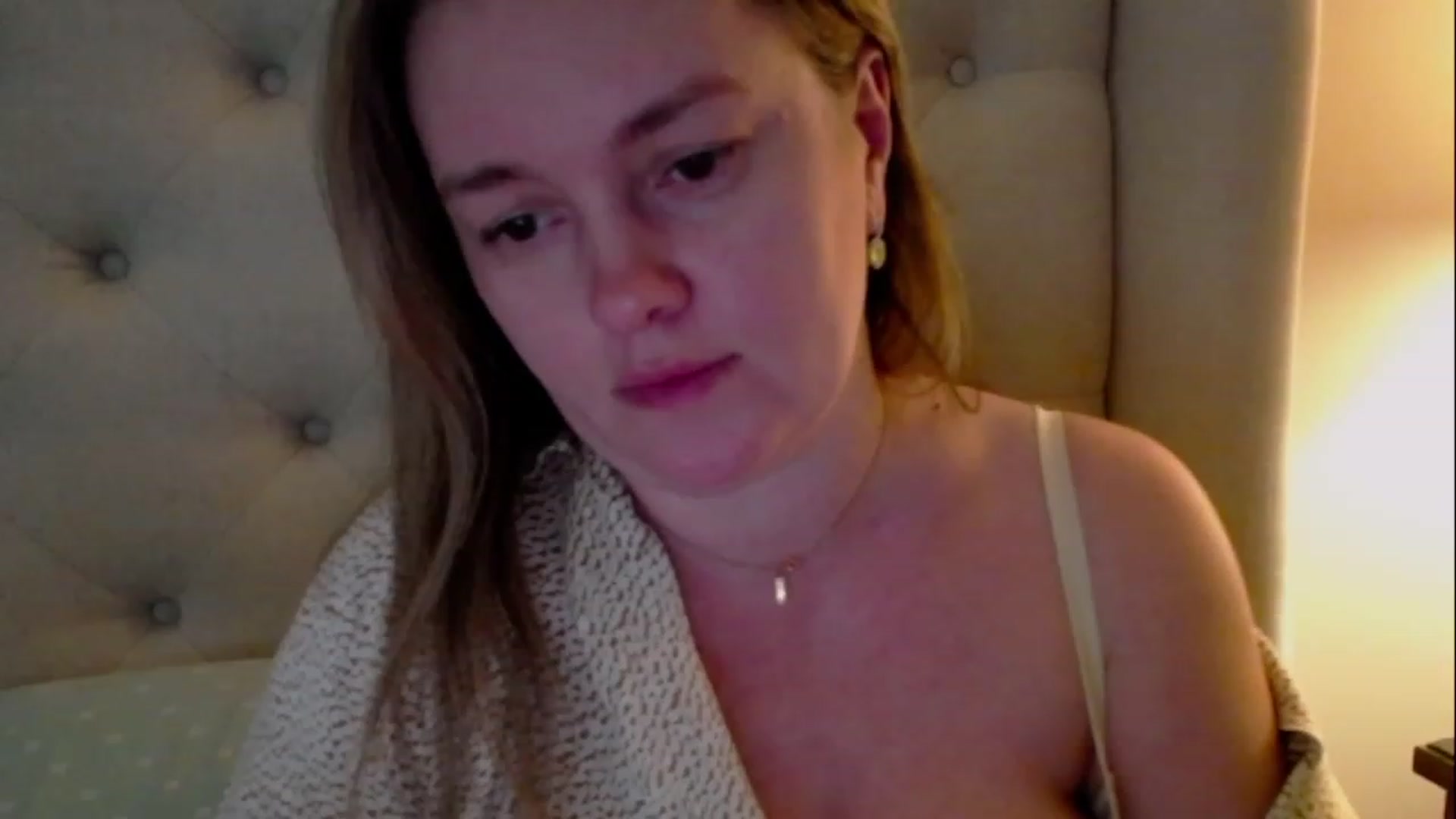 Gallery image thumbnail from J0llye's myfreecams stream on, 03/25/2023, 21:42 image 8 of 20