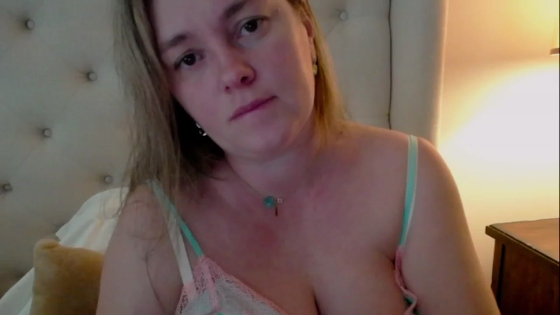 Gallery image thumbnail from J0llye's myfreecams stream on, 03/27/2023, 17:00 image 16 of 20