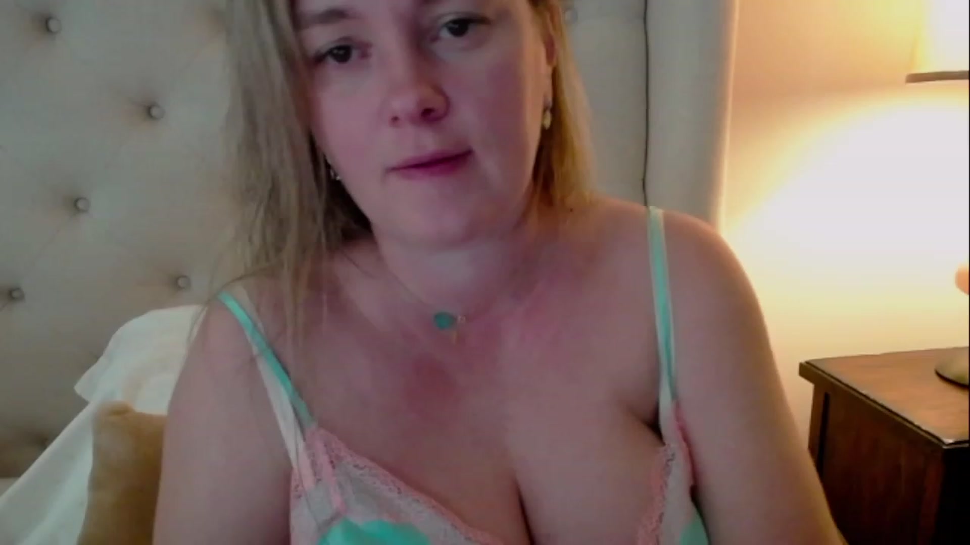 Gallery image thumbnail from J0llye's myfreecams stream on, 03/27/2023, 17:00 image 8 of 20