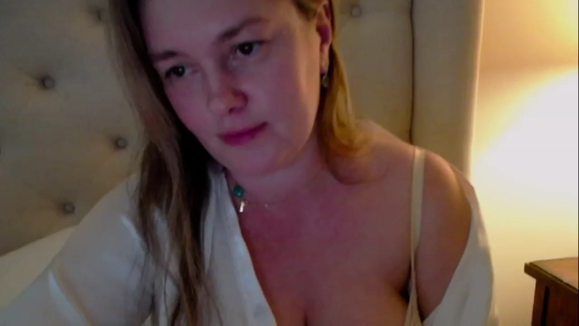 Gallery image thumbnail from J0llye's myfreecams stream on, 03/28/2023, 20:39 image 15 of 20