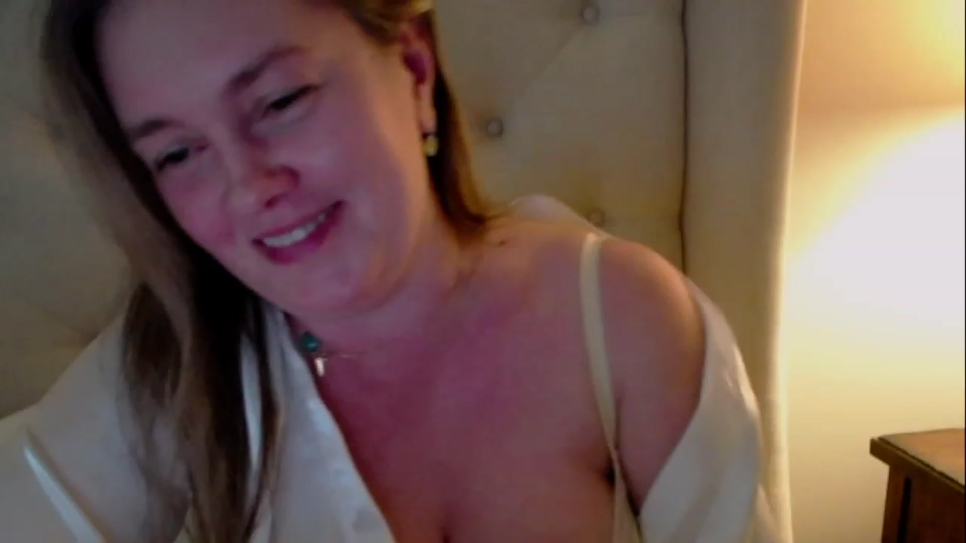 Gallery image thumbnail from J0llye's myfreecams stream on, 03/28/2023, 20:39 image 20 of 20
