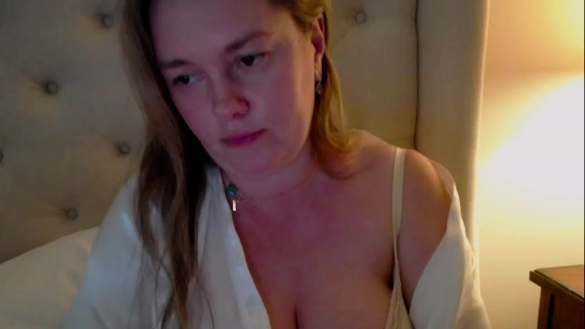 Gallery image thumbnail from J0llye's myfreecams stream on, 03/28/2023, 20:39 image 13 of 20