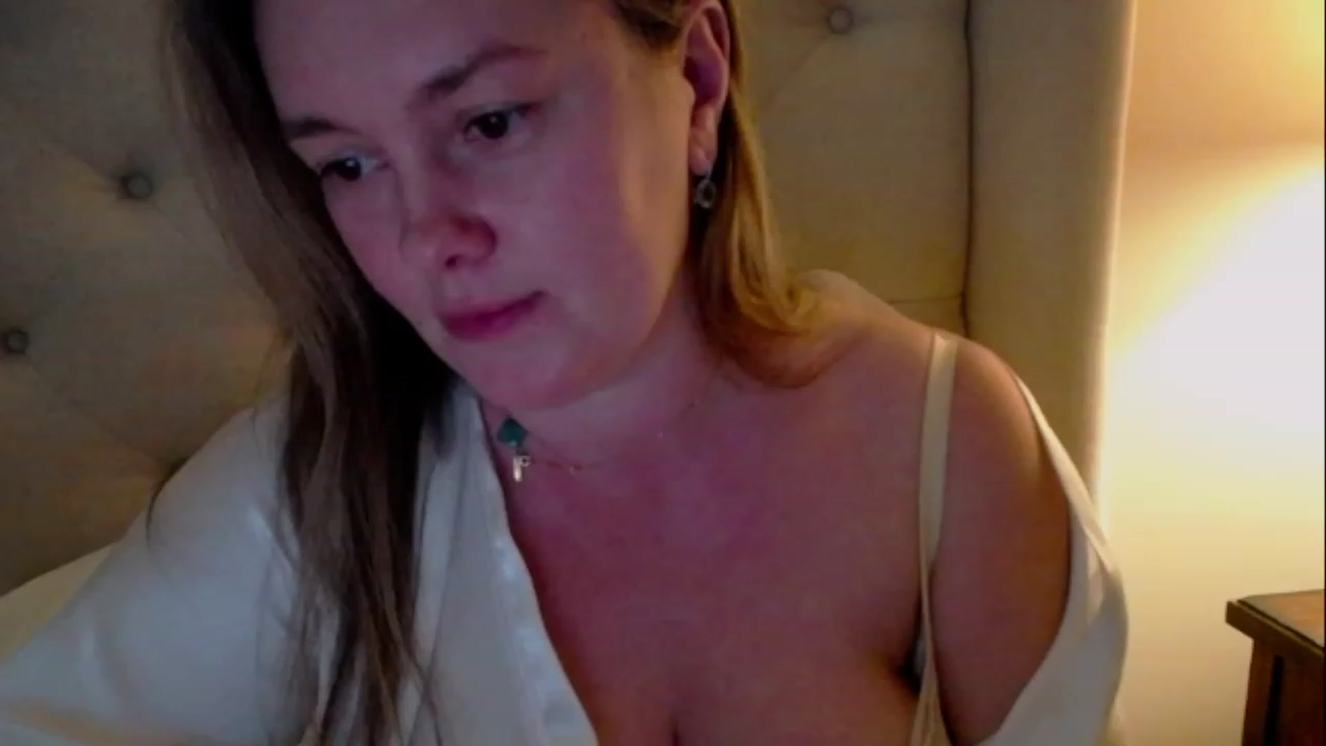 Gallery image thumbnail from J0llye's myfreecams stream on, 03/28/2023, 20:39 image 7 of 20