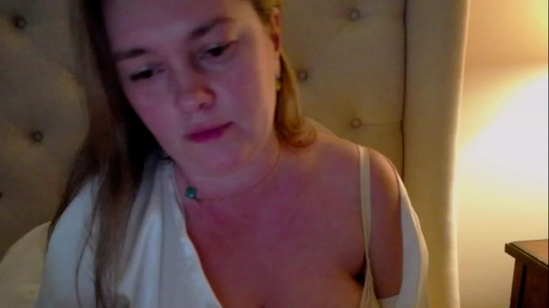 Gallery image thumbnail from J0llye's myfreecams stream on, 03/28/2023, 20:39 image 3 of 20