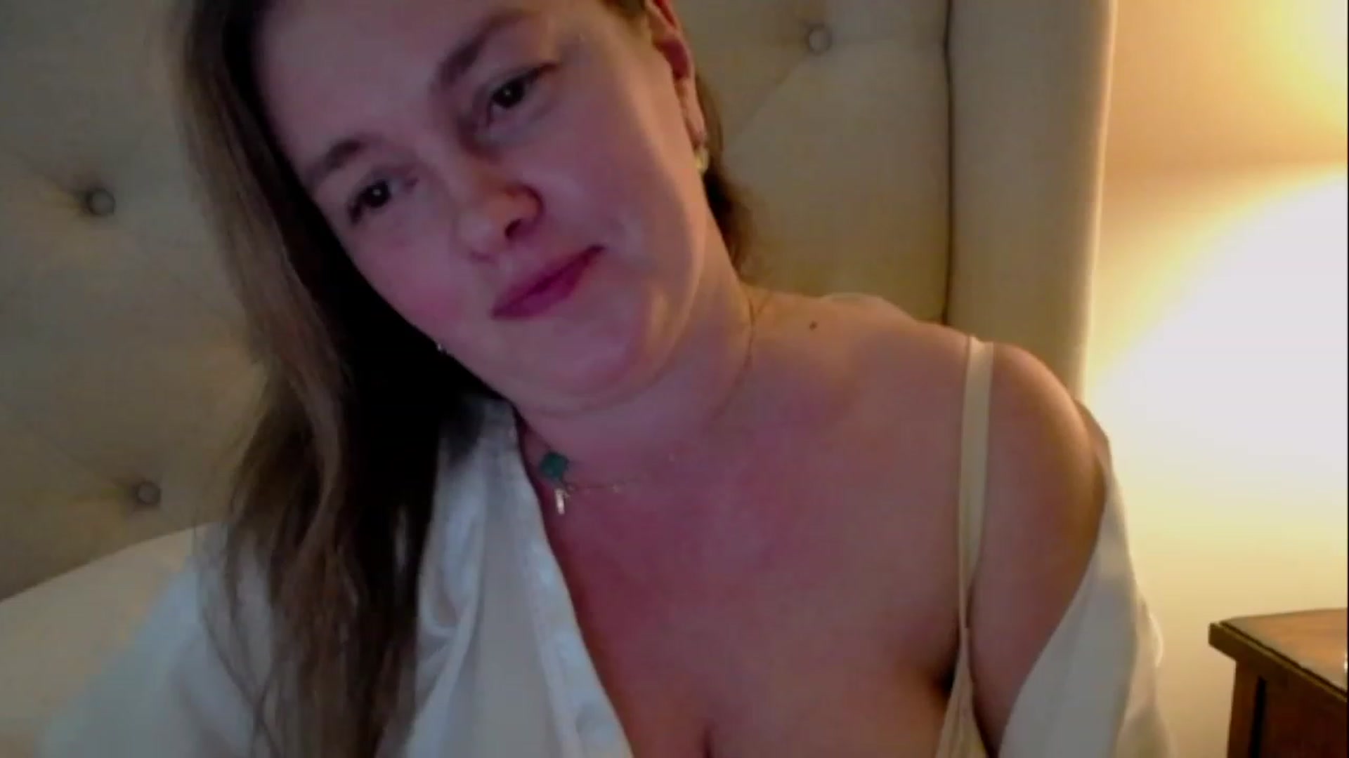 Gallery image thumbnail from J0llye's myfreecams stream on, 03/28/2023, 20:39 image 18 of 20