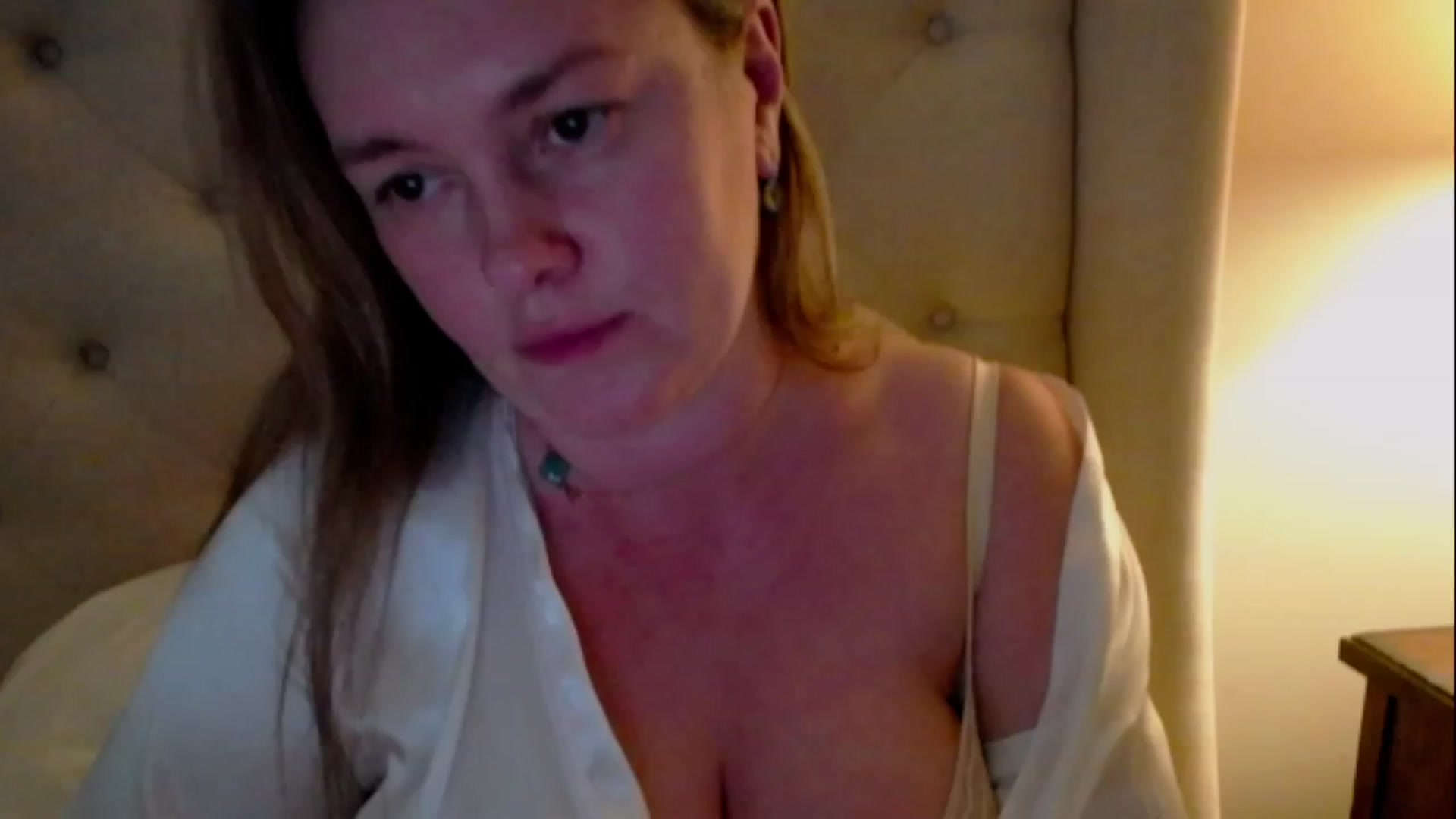 Gallery image thumbnail from J0llye's myfreecams stream on, 03/28/2023, 20:39 image 4 of 20