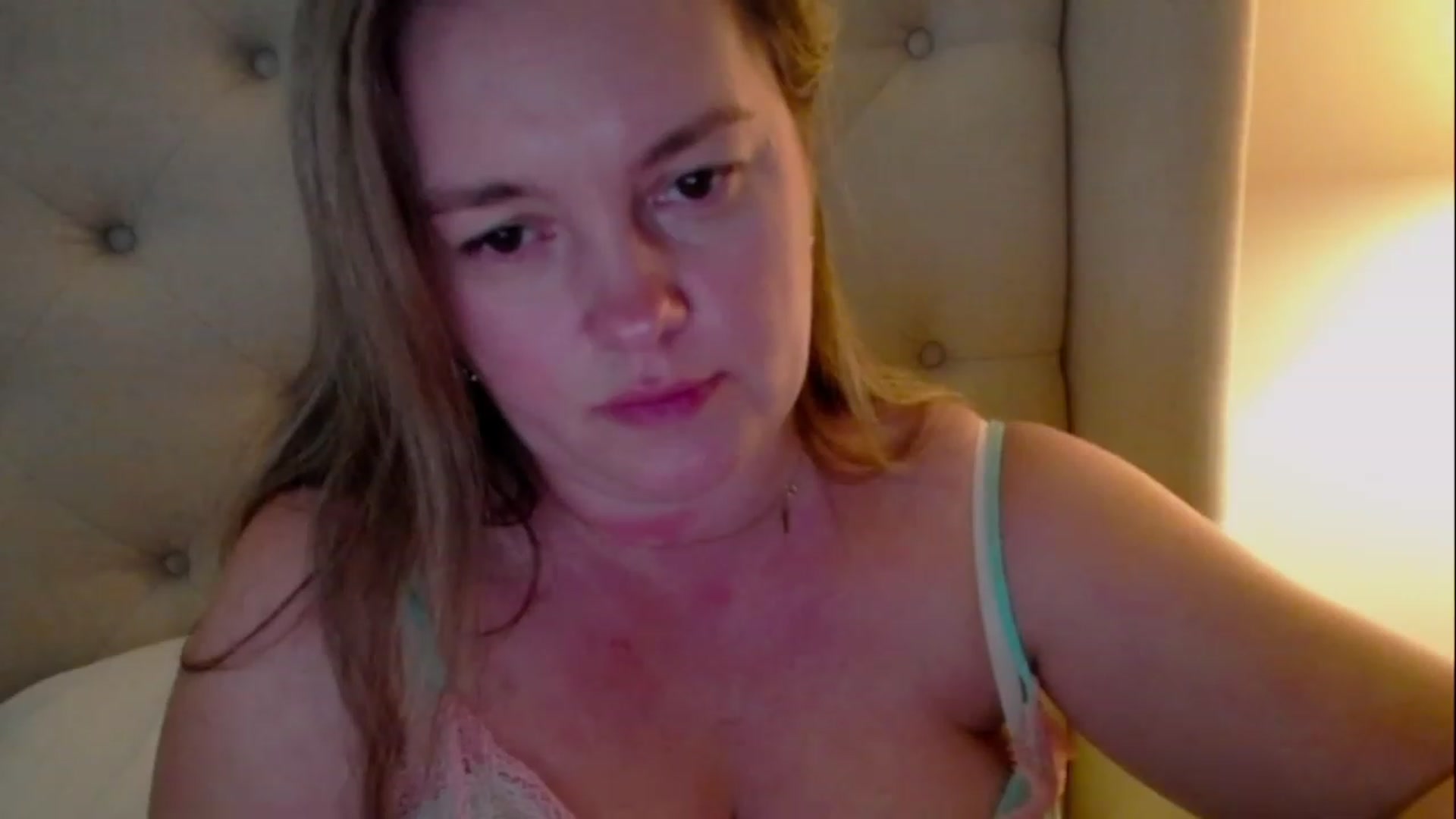 Gallery image thumbnail from J0llye's myfreecams stream on, 03/29/2023, 20:32 image 18 of 20
