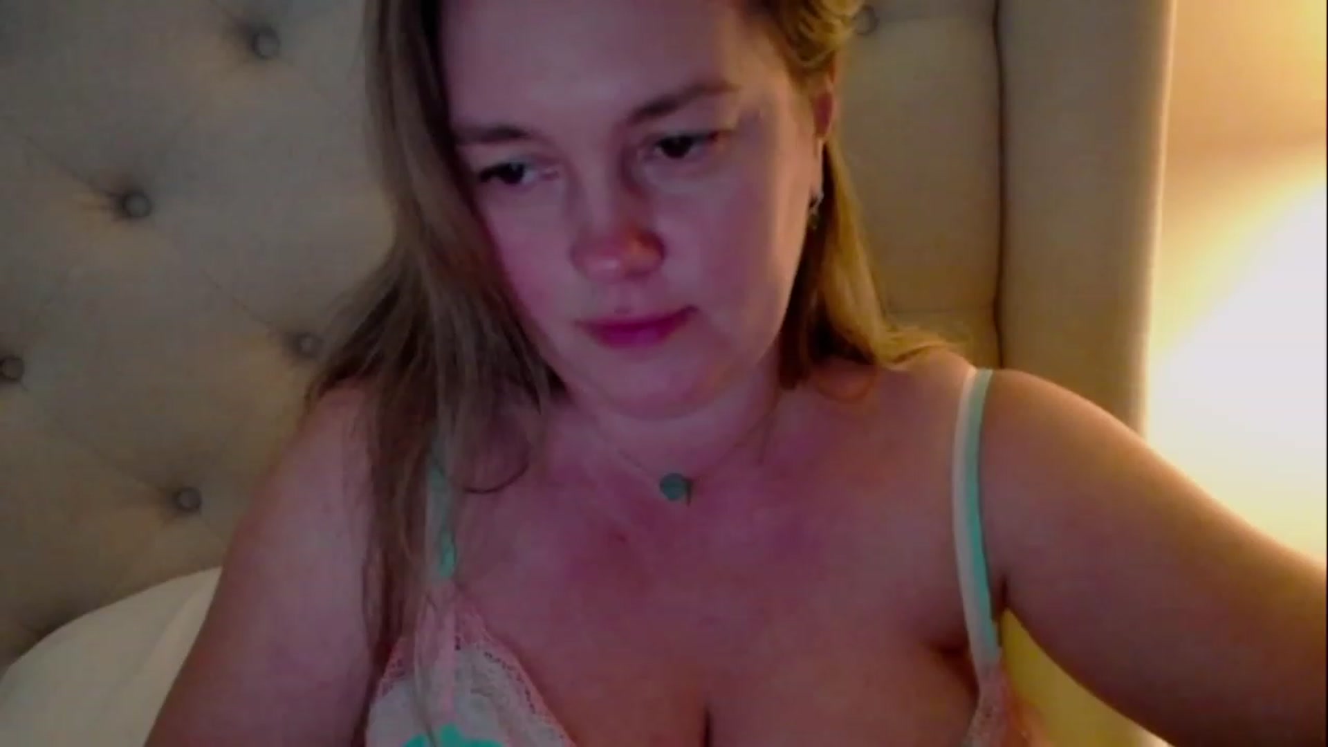 Gallery image thumbnail from J0llye's myfreecams stream on, 03/29/2023, 20:32 image 11 of 20