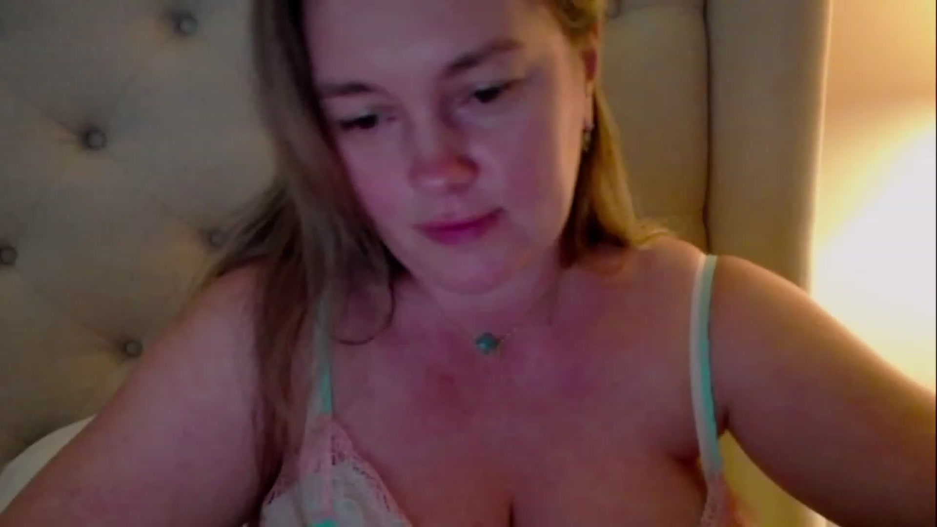 Gallery image thumbnail from J0llye's myfreecams stream on, 03/29/2023, 20:32 image 10 of 20