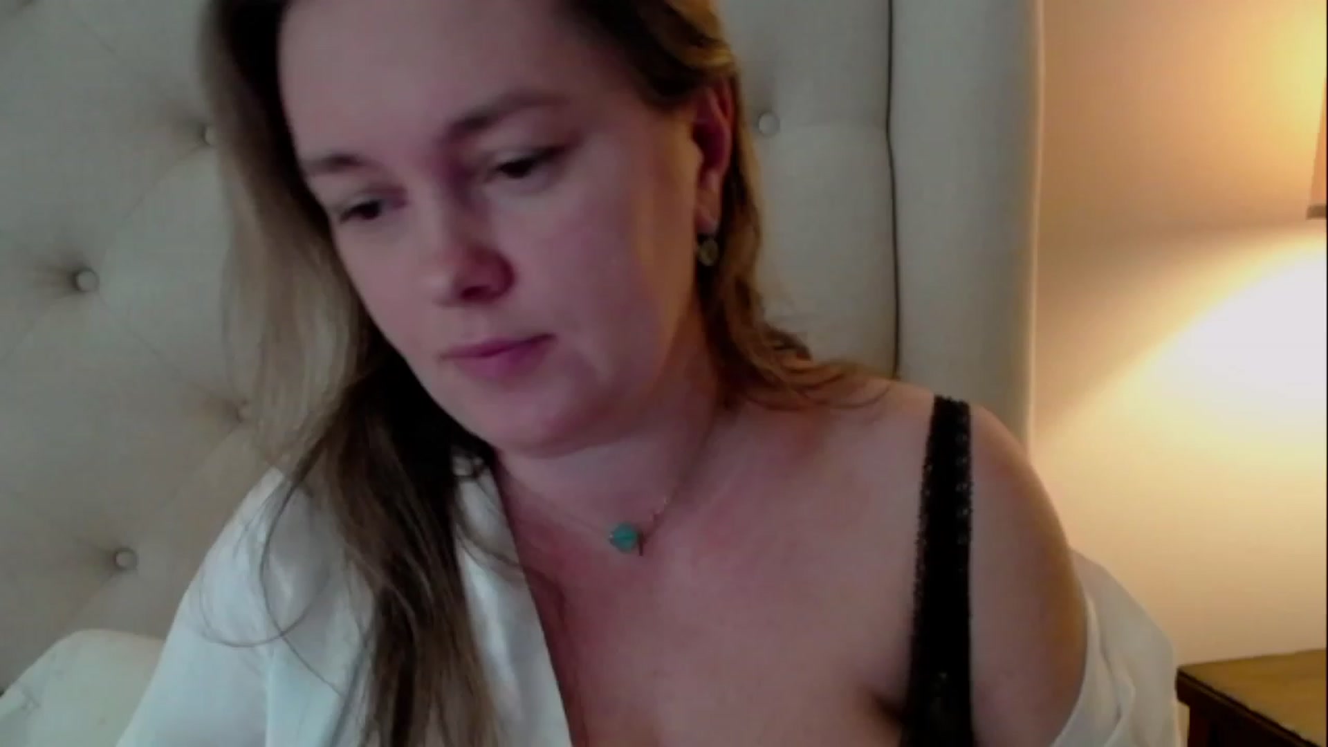 Gallery image thumbnail from J0llye's myfreecams stream on, 03/30/2023, 16:23 image 2 of 20