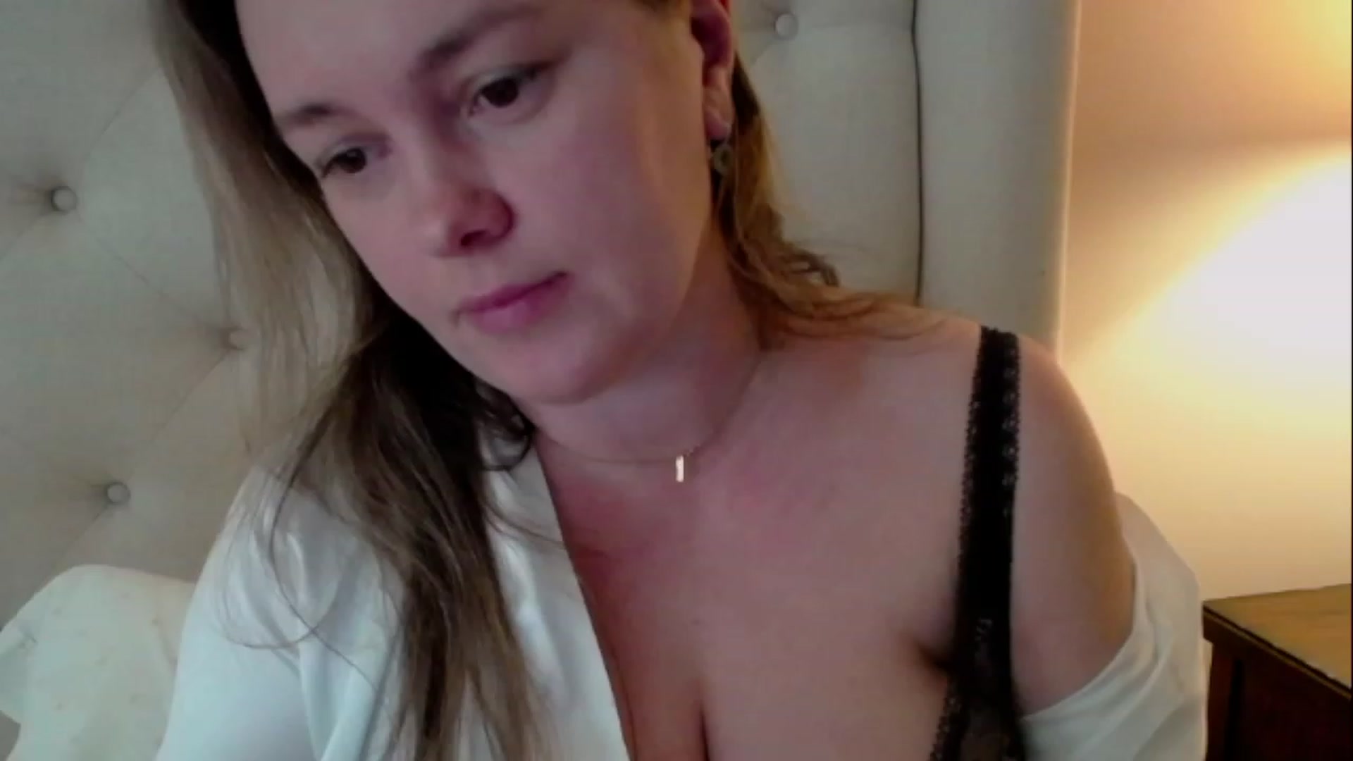 Gallery image thumbnail from J0llye's myfreecams stream on, 03/30/2023, 16:23 image 5 of 20