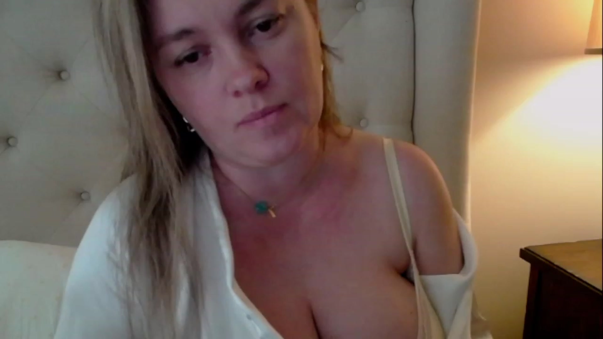 Gallery image thumbnail from J0llye's myfreecams stream on, 03/31/2023, 16:08 image 5 of 20