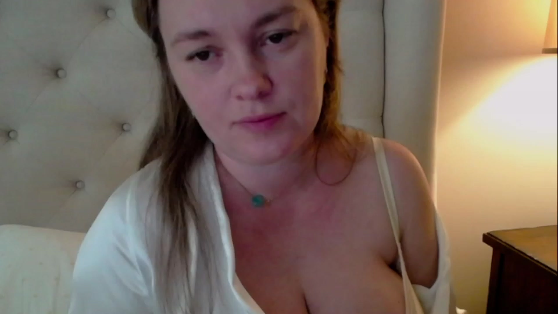 Gallery image thumbnail from J0llye's myfreecams stream on, 03/31/2023, 16:08 image 16 of 20