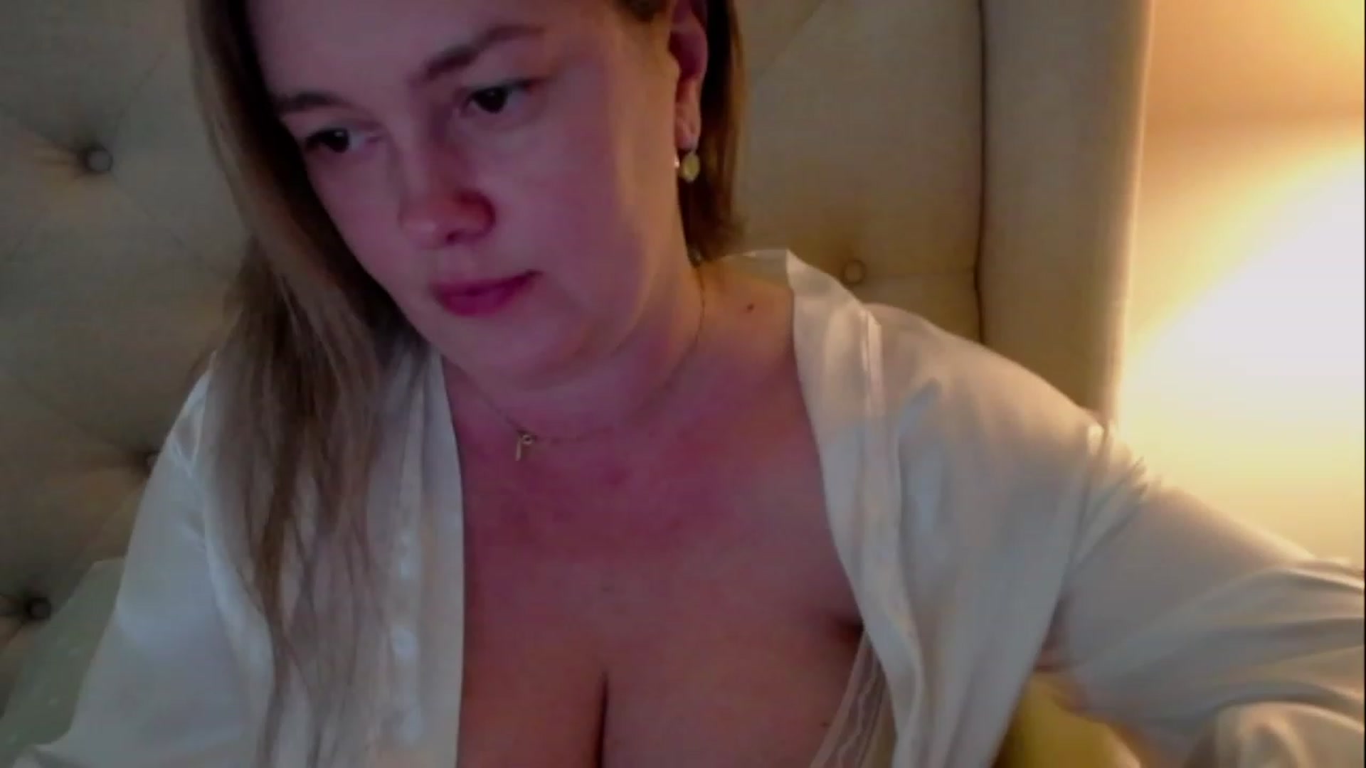 Gallery image thumbnail from J0llye's myfreecams stream on, 04/15/2023, 20:24 image 4 of 20
