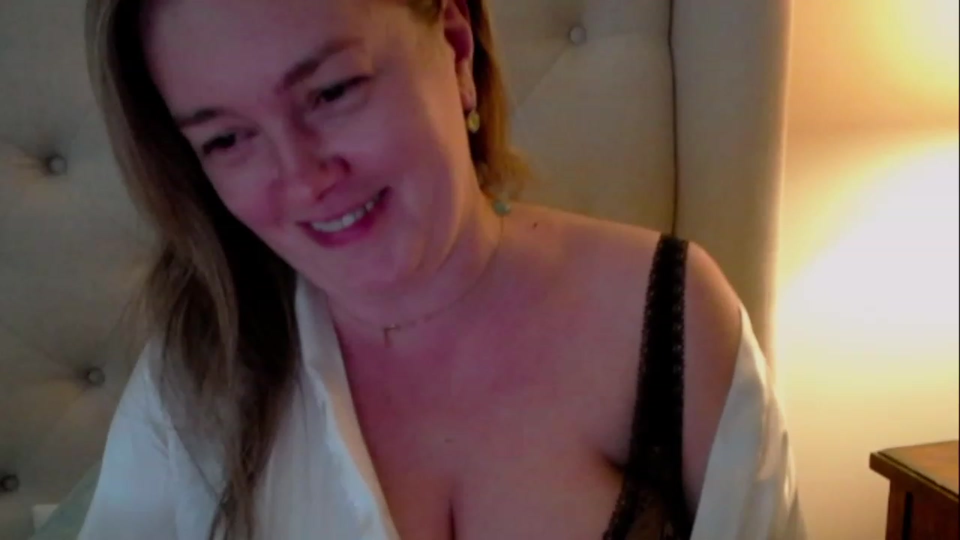 Gallery image thumbnail from J0llye's myfreecams stream on, 04/16/2023, 21:08 image 6 of 20
