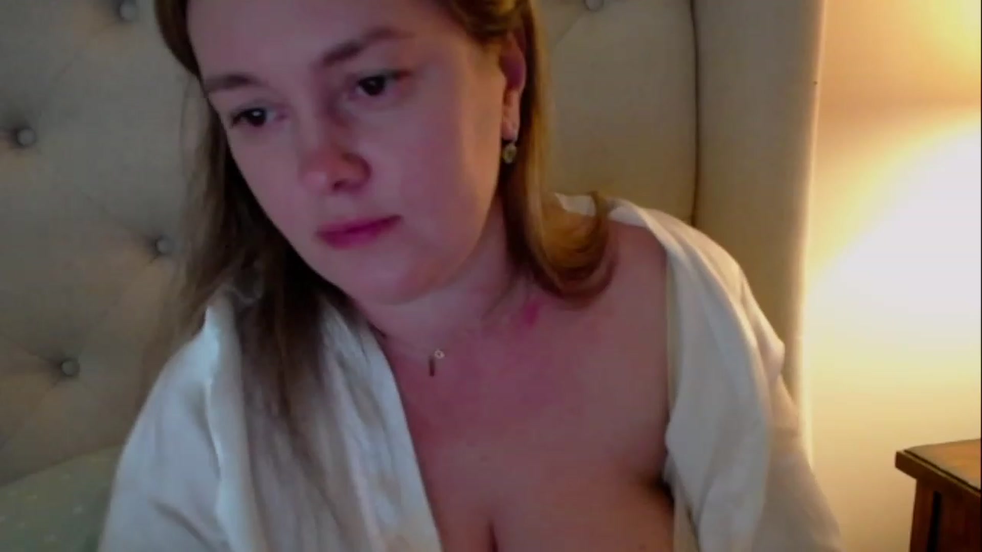 Gallery image thumbnail from J0llye's myfreecams stream on, 04/18/2023, 19:36 image 17 of 20