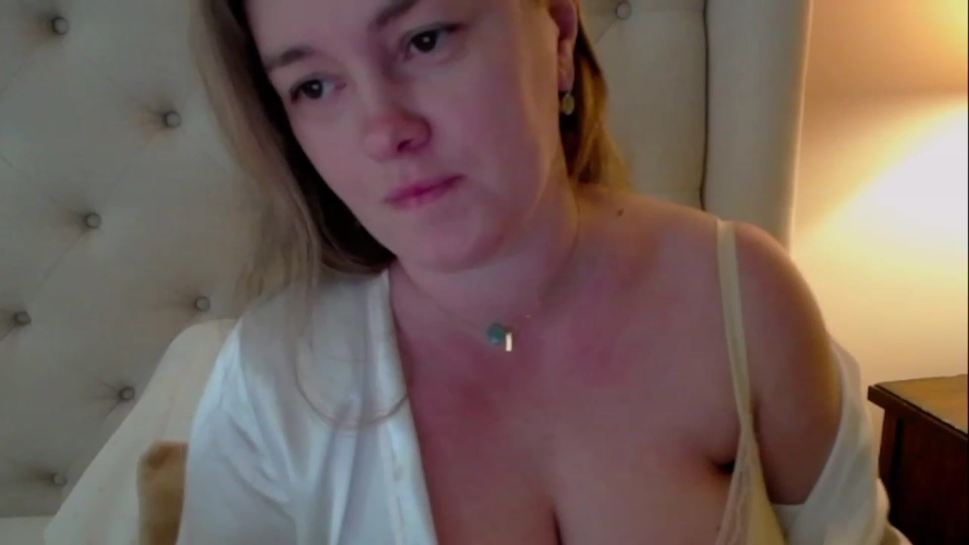 Gallery image thumbnail from J0llye's myfreecams stream on, 04/21/2023, 15:22 image 15 of 20