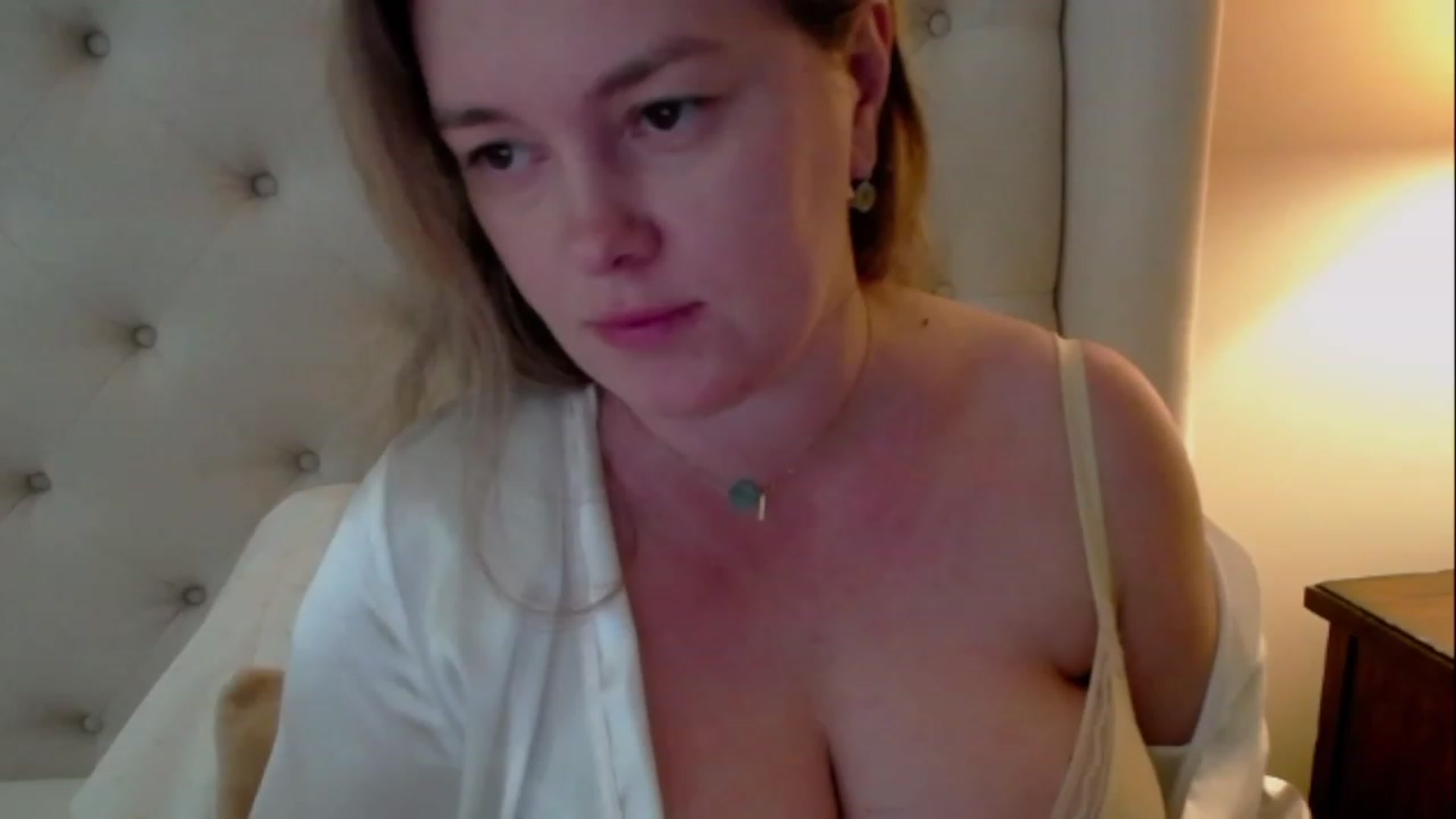 Gallery image thumbnail from J0llye's myfreecams stream on, 04/21/2023, 15:22 image 7 of 20
