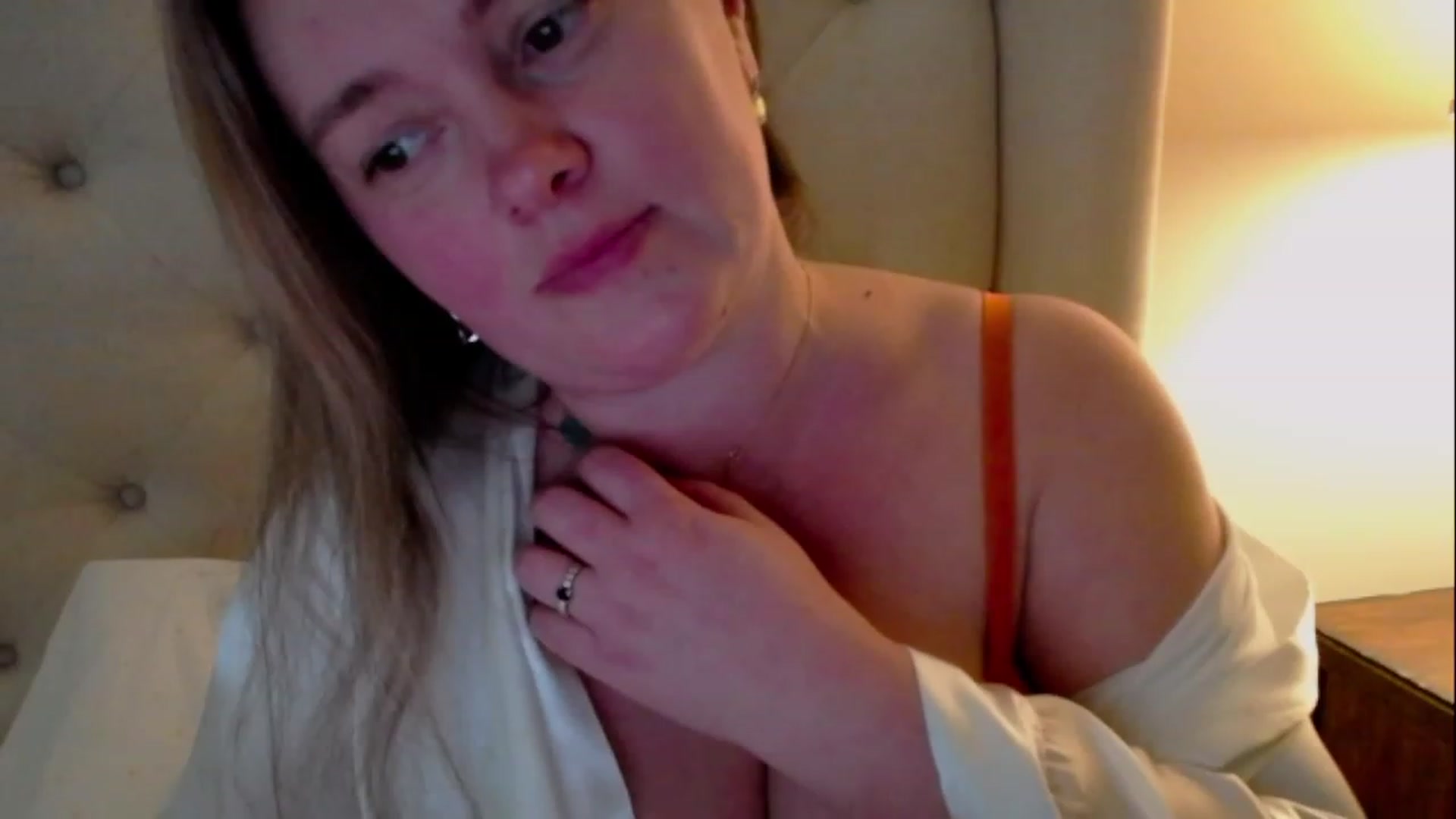 Gallery image thumbnail from J0llye's myfreecams stream on, 04/22/2023, 20:53 image 8 of 20