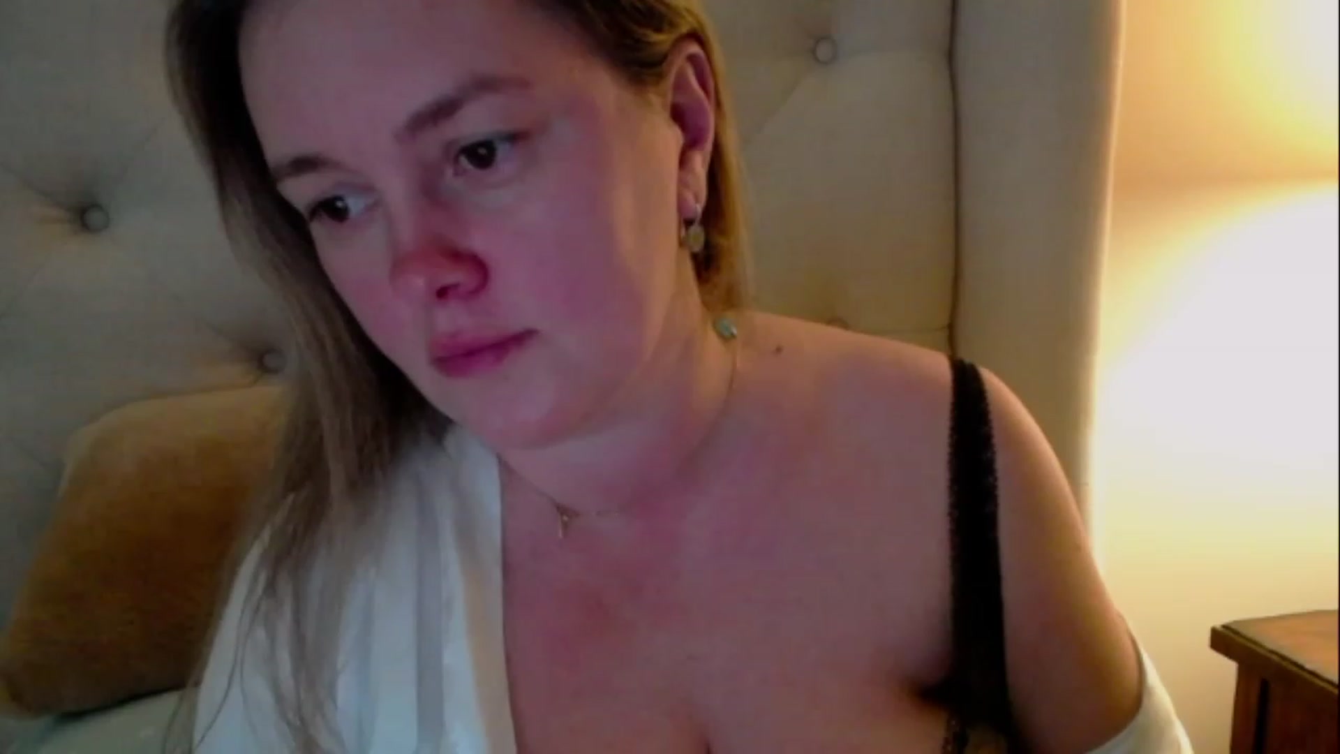Gallery image thumbnail from J0llye's myfreecams stream on, 04/27/2023, 20:33 image 15 of 20