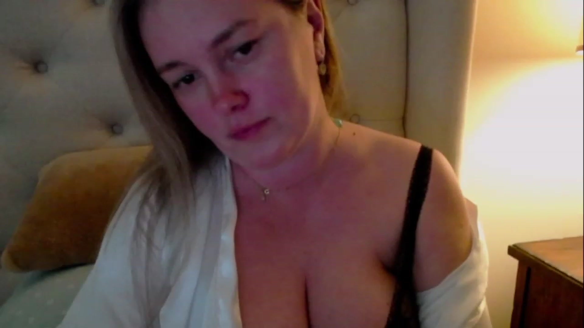Gallery image thumbnail from J0llye's myfreecams stream on, 04/27/2023, 20:33 image 9 of 20