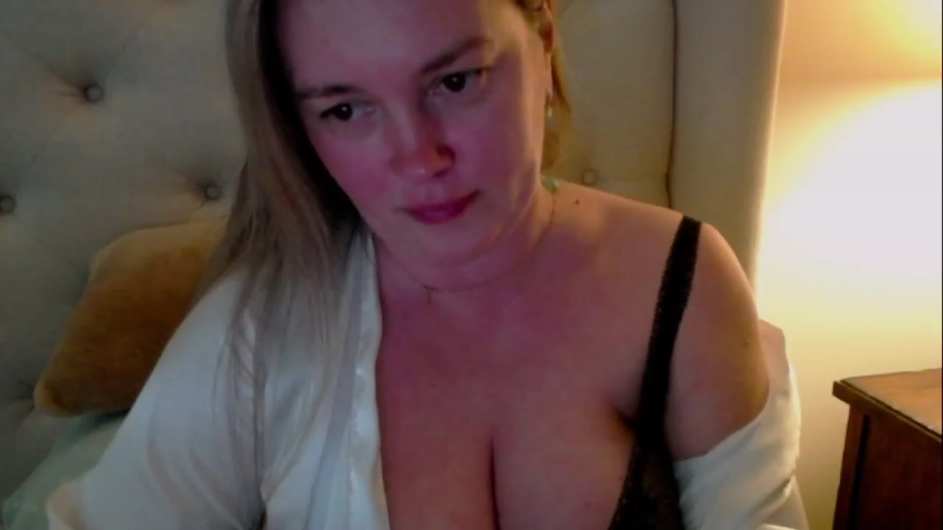Gallery image thumbnail from J0llye's myfreecams stream on, 04/27/2023, 20:33 image 6 of 20