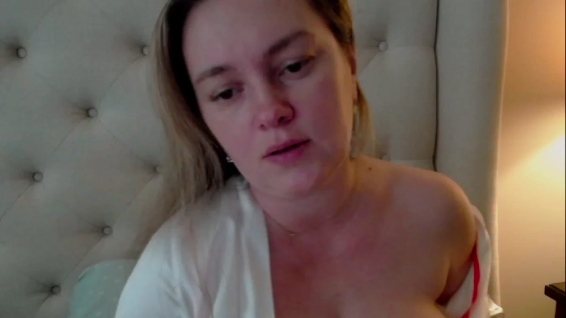 Gallery image thumbnail from J0llye's myfreecams stream on, 04/28/2023, 16:42 image 4 of 20