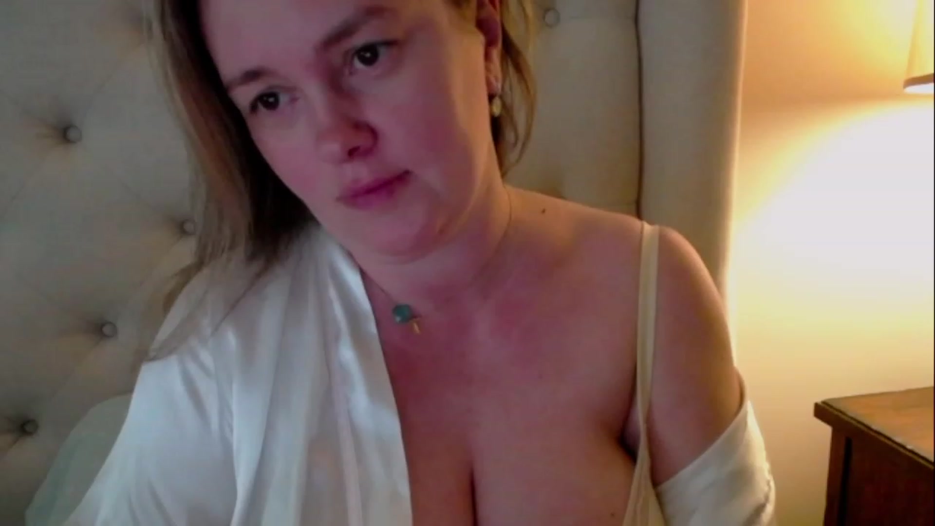 Gallery image thumbnail from J0llye's myfreecams stream on, 05/02/2023, 20:49 image 8 of 20