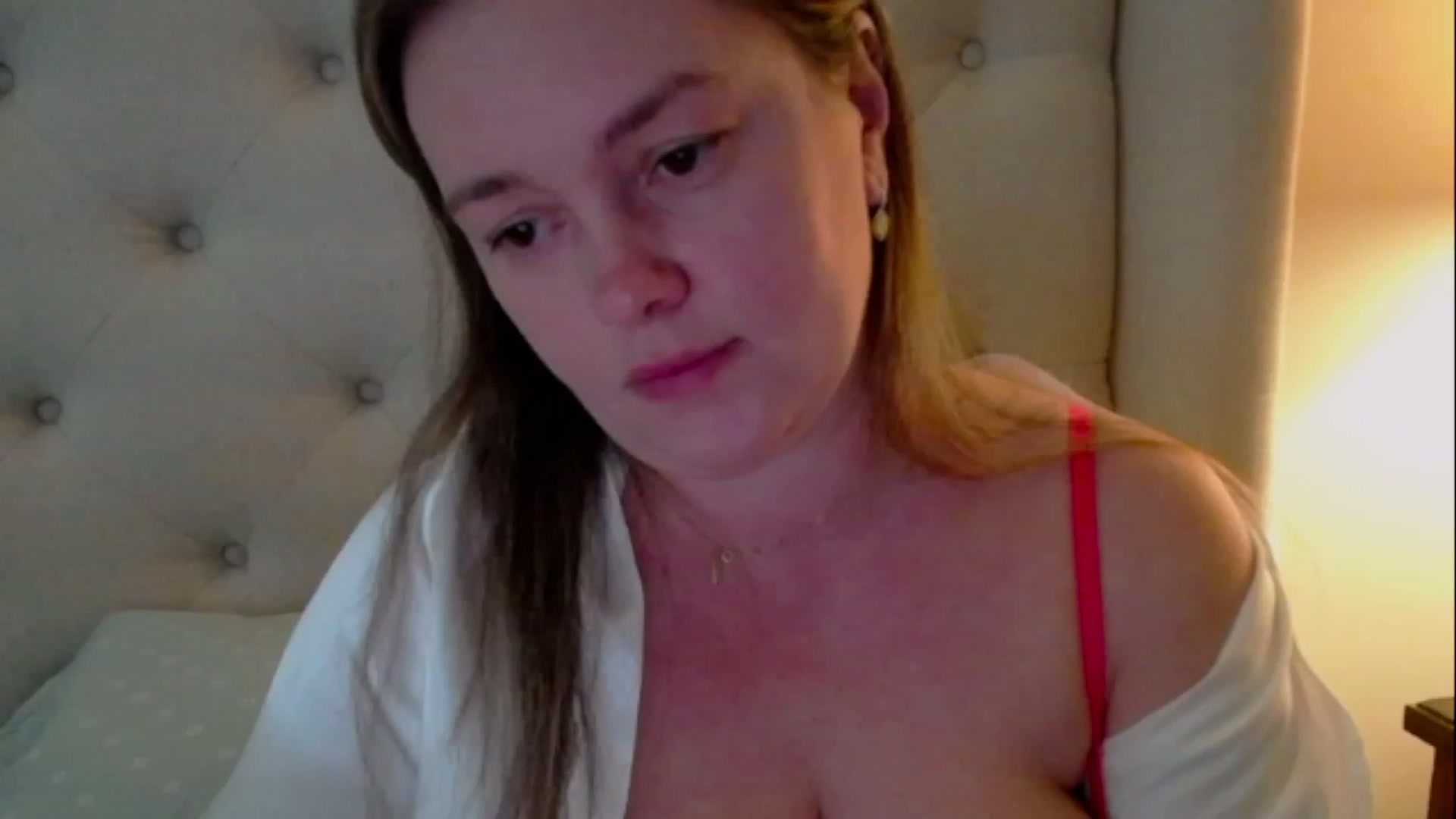 Gallery image thumbnail from J0llye's myfreecams stream on, 05/04/2023, 17:18 image 20 of 20