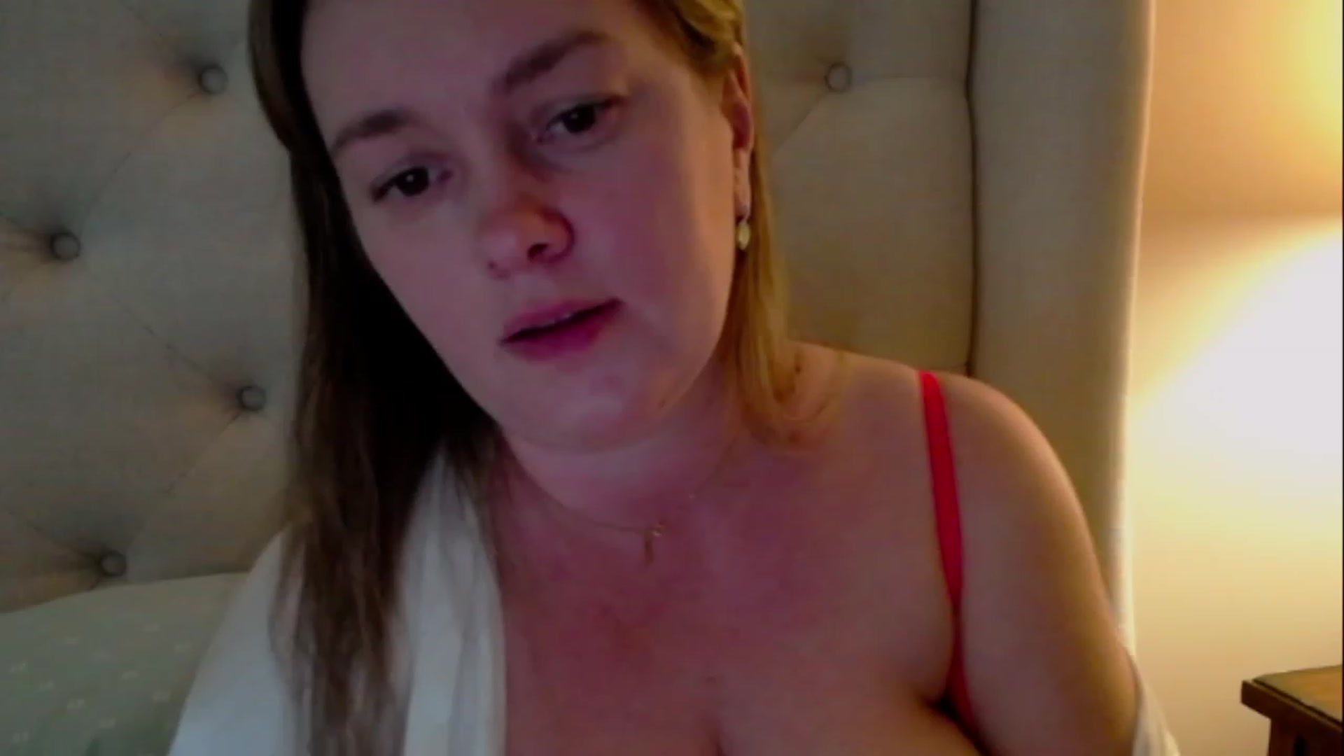 Gallery image thumbnail from J0llye's myfreecams stream on, 05/04/2023, 20:42 image 10 of 20