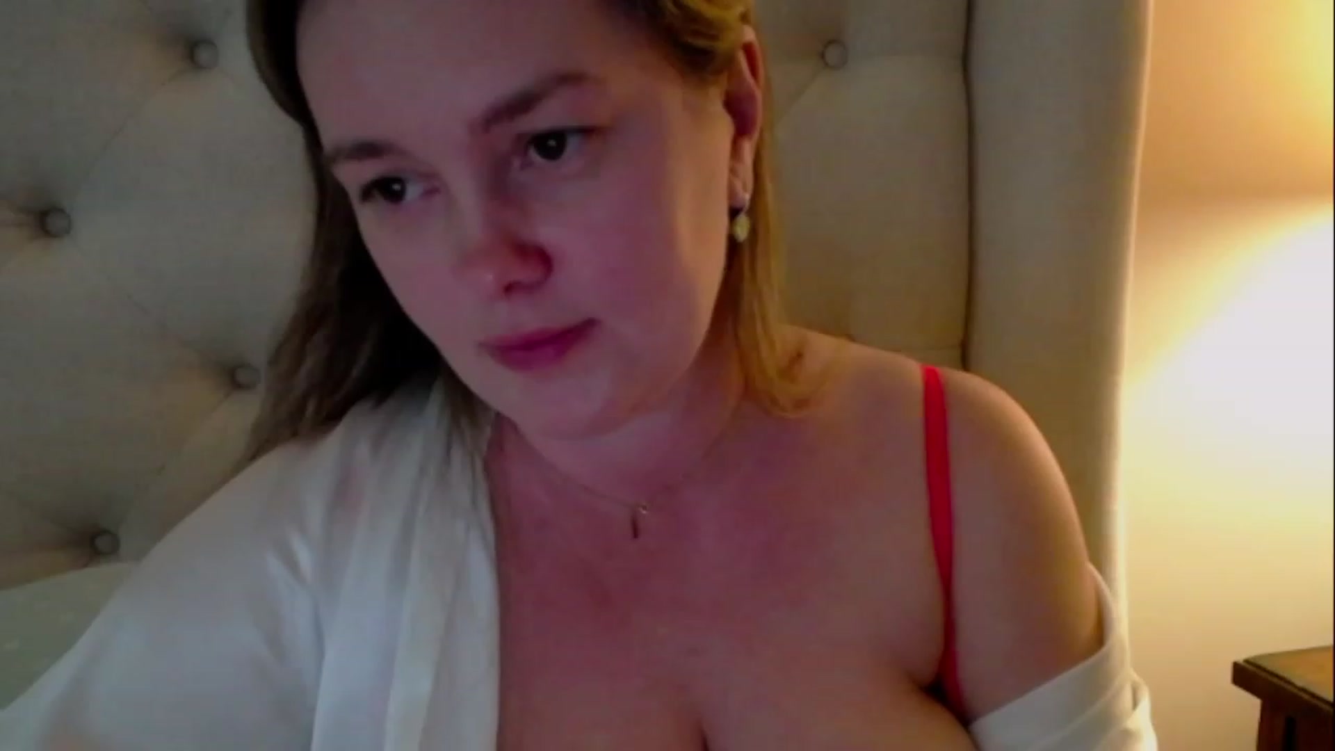 Gallery image thumbnail from J0llye's myfreecams stream on, 05/04/2023, 20:42 image 8 of 20