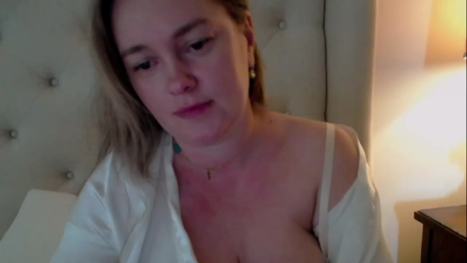 Gallery image thumbnail from J0llye's myfreecams stream on, 05/10/2023, 17:06 image 13 of 20