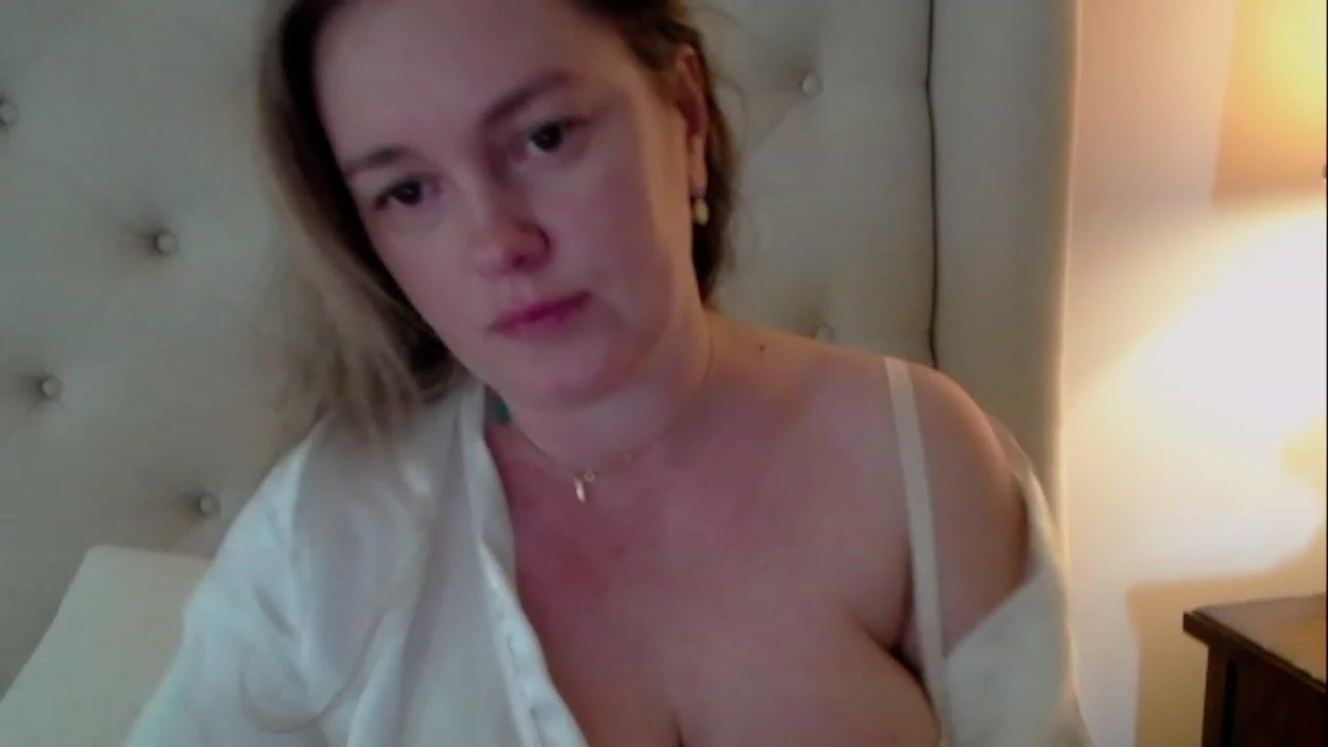 Gallery image thumbnail from J0llye's myfreecams stream on, 05/10/2023, 17:06 image 4 of 20