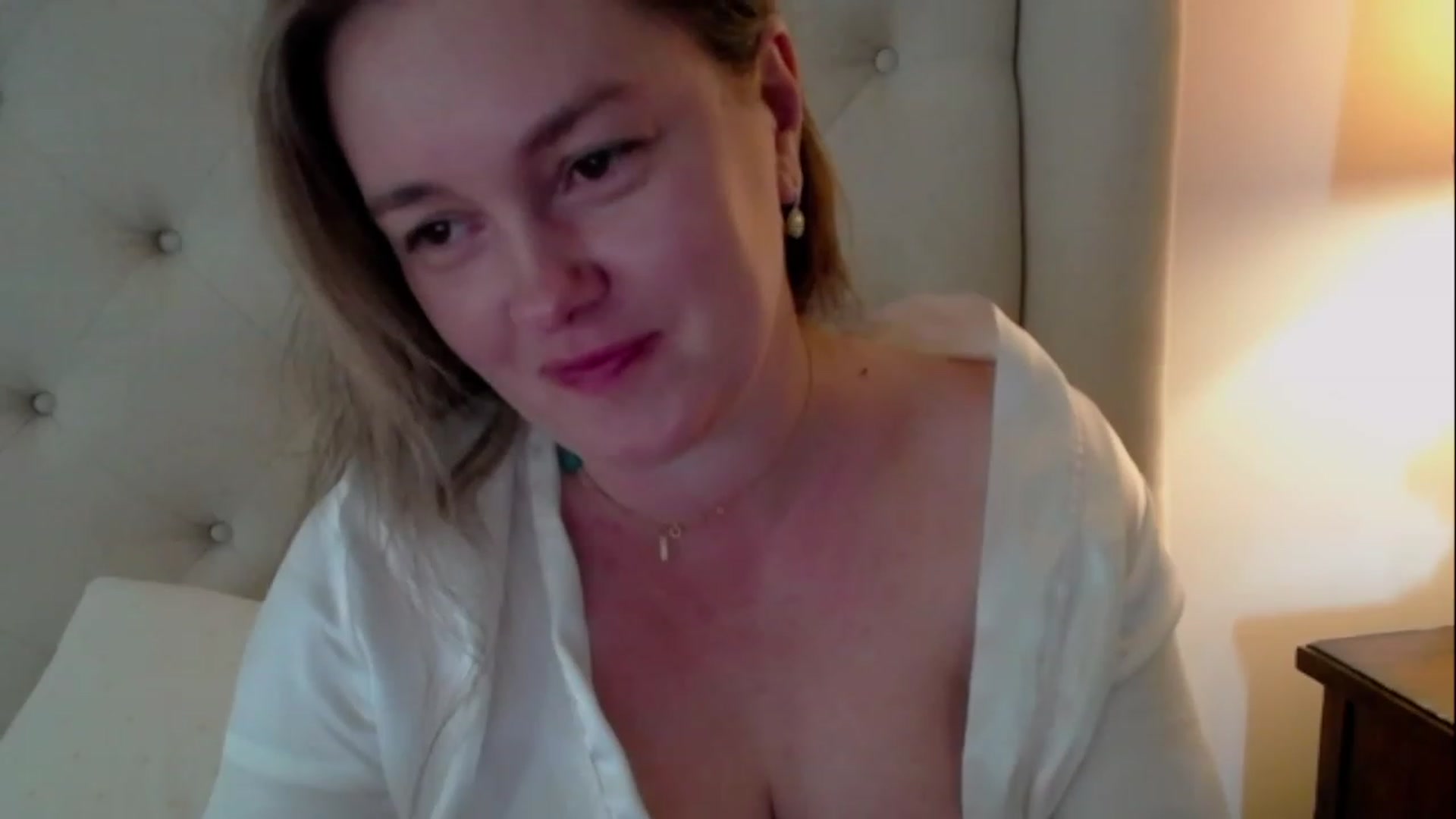 Gallery image thumbnail from J0llye's myfreecams stream on, 05/10/2023, 17:06 image 6 of 20