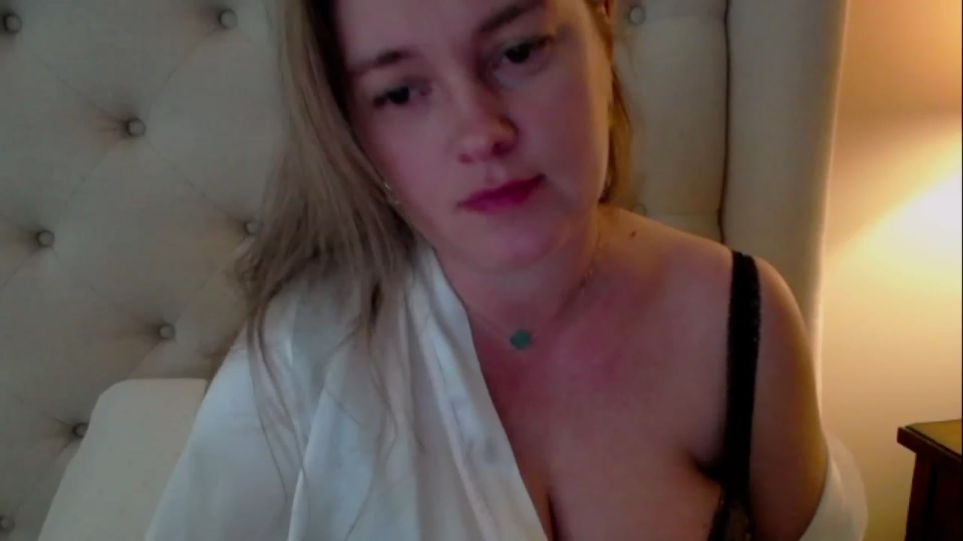 Gallery image thumbnail from J0llye's myfreecams stream on, 05/11/2023, 16:33 image 4 of 20