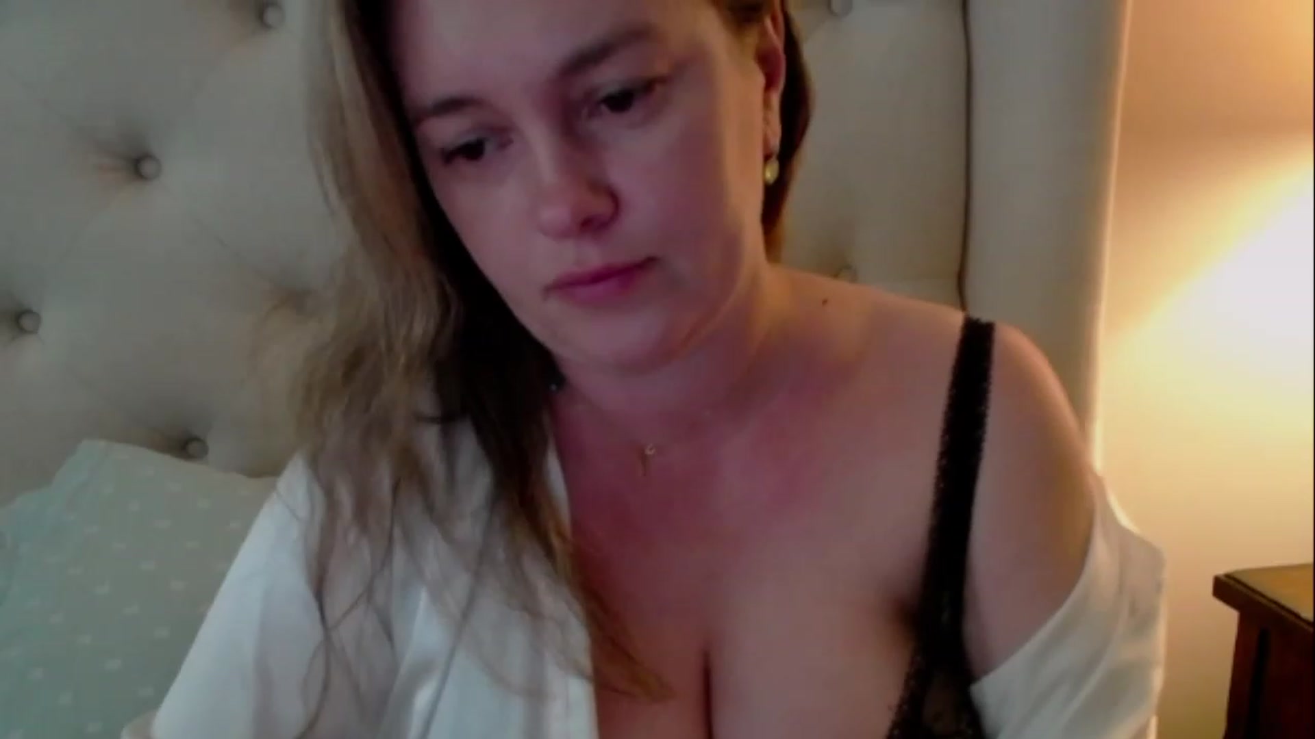 Gallery image thumbnail from J0llye's myfreecams stream on, 05/18/2023, 16:58 image 7 of 20