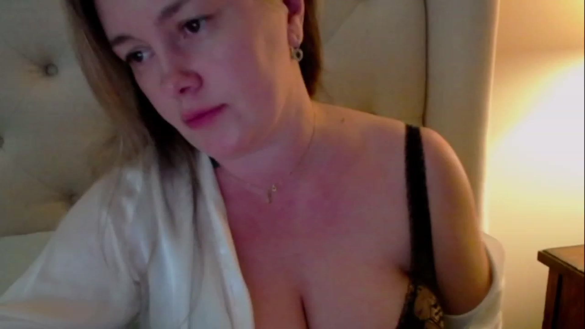 Gallery image thumbnail from J0llye's myfreecams stream on, 05/18/2023, 19:15 image 3 of 20