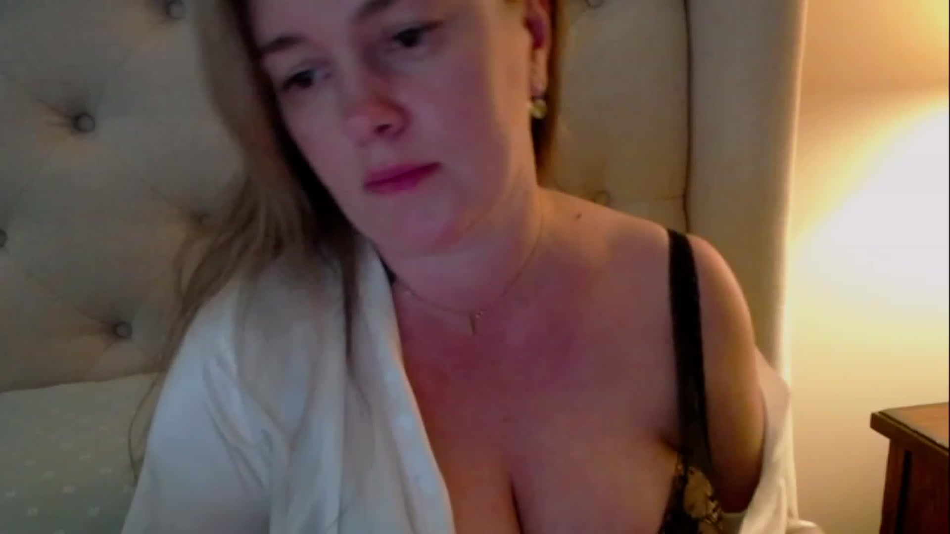 Gallery image thumbnail from J0llye's myfreecams stream on, 05/18/2023, 19:15 image 4 of 20
