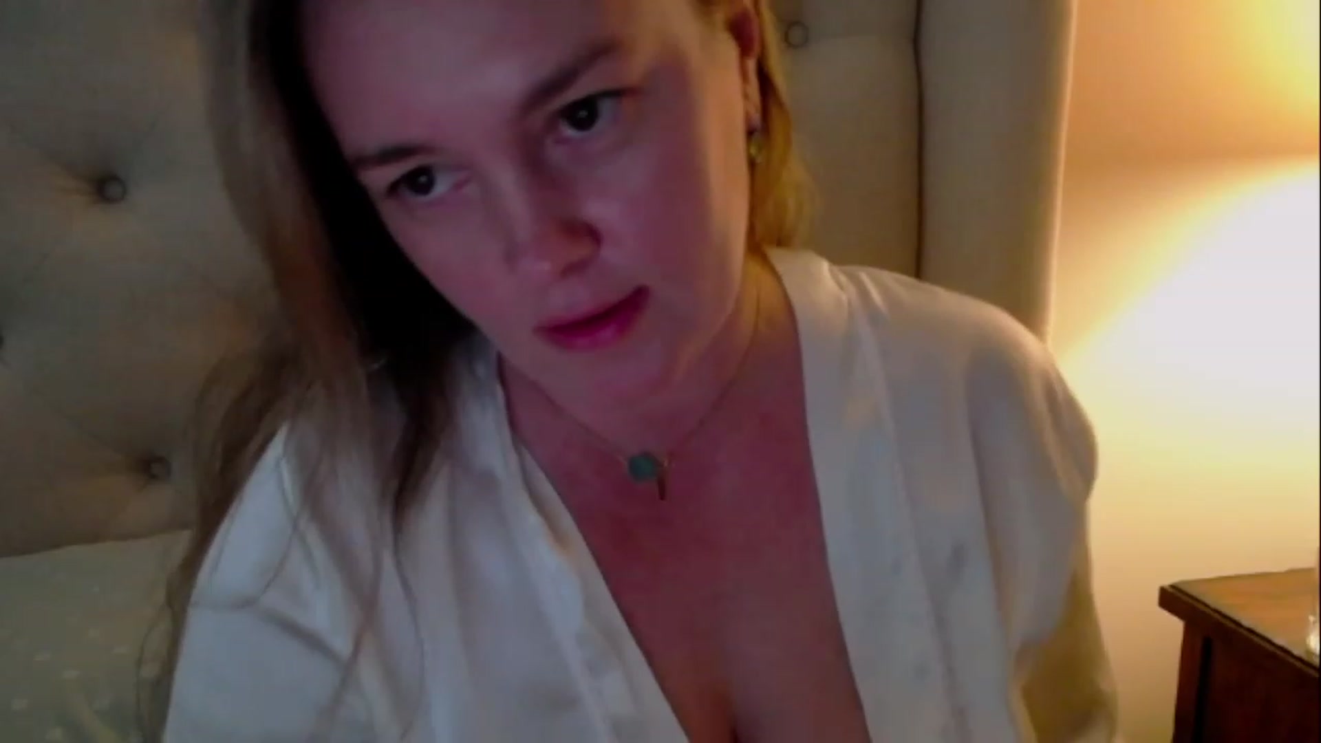 Gallery image thumbnail from J0llye's myfreecams stream on, 05/18/2023, 19:15 image 15 of 20