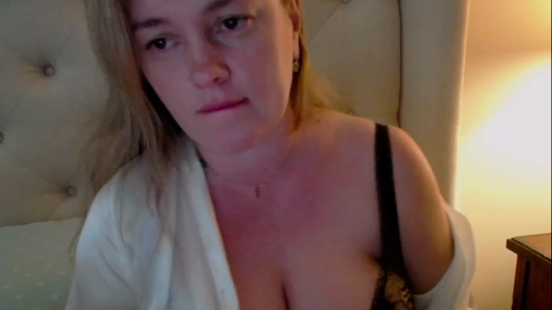 Gallery image thumbnail from J0llye's myfreecams stream on, 05/18/2023, 19:15 image 2 of 20
