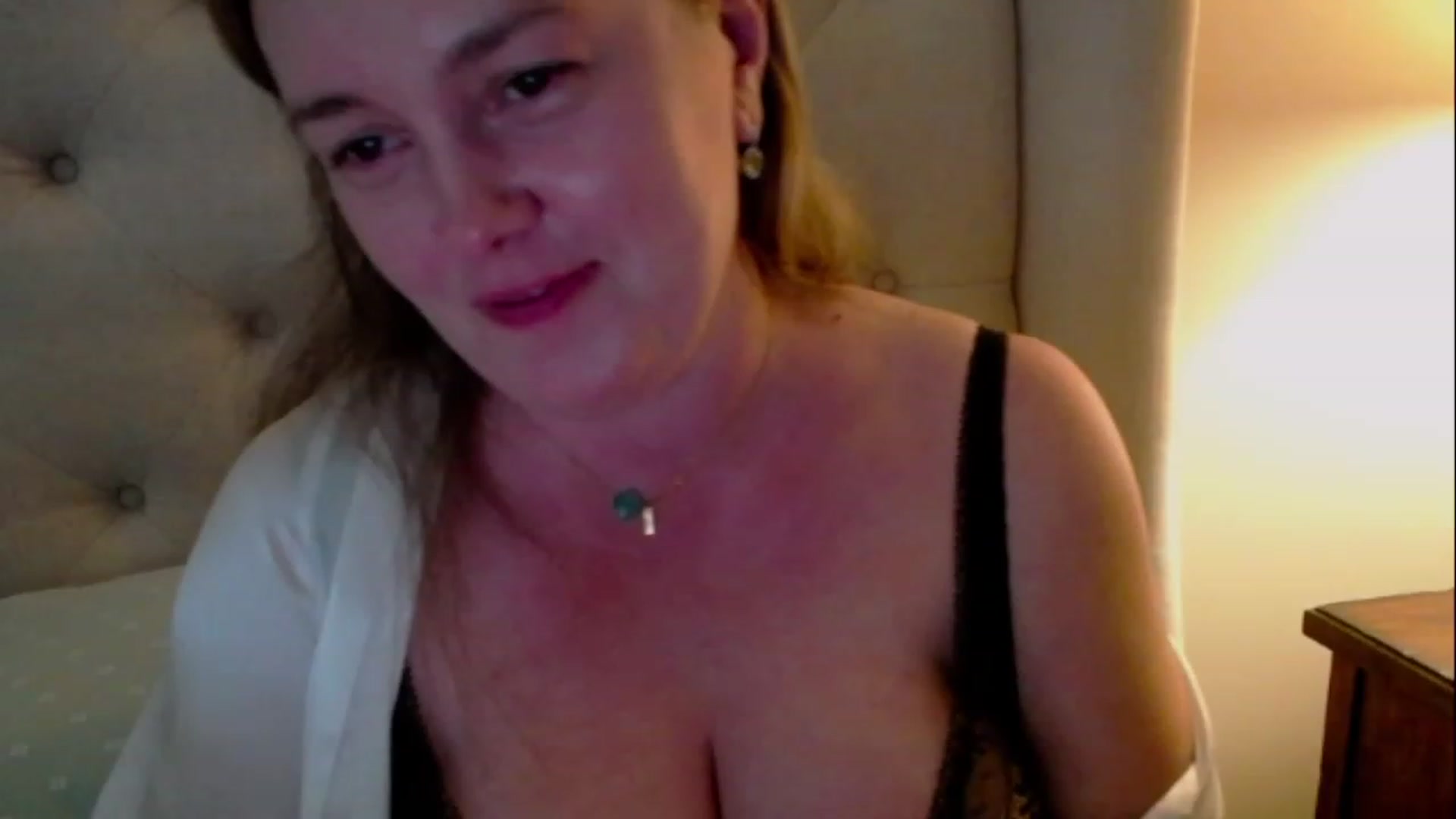 Gallery image thumbnail from J0llye's myfreecams stream on, 05/18/2023, 20:01 image 17 of 20