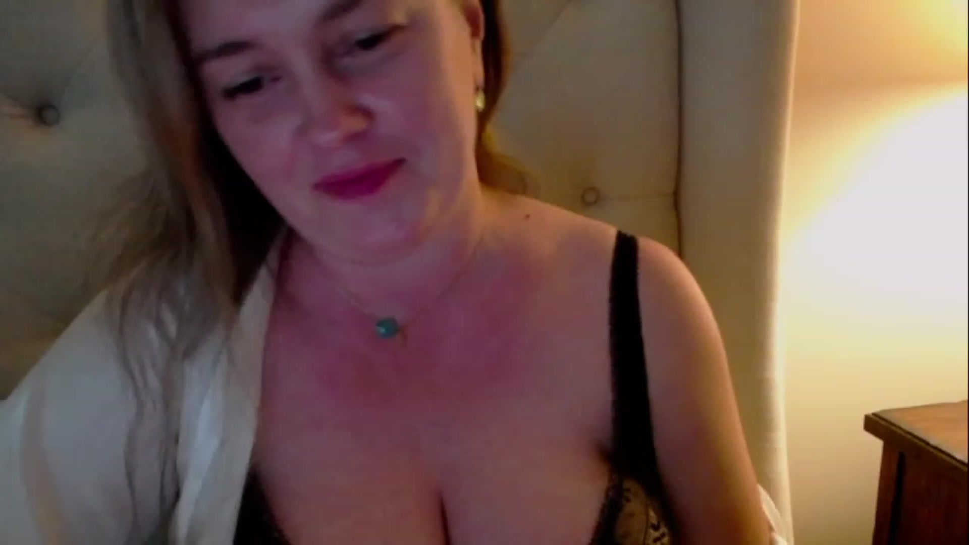 Gallery image thumbnail from J0llye's myfreecams stream on, 05/18/2023, 20:01 image 11 of 20