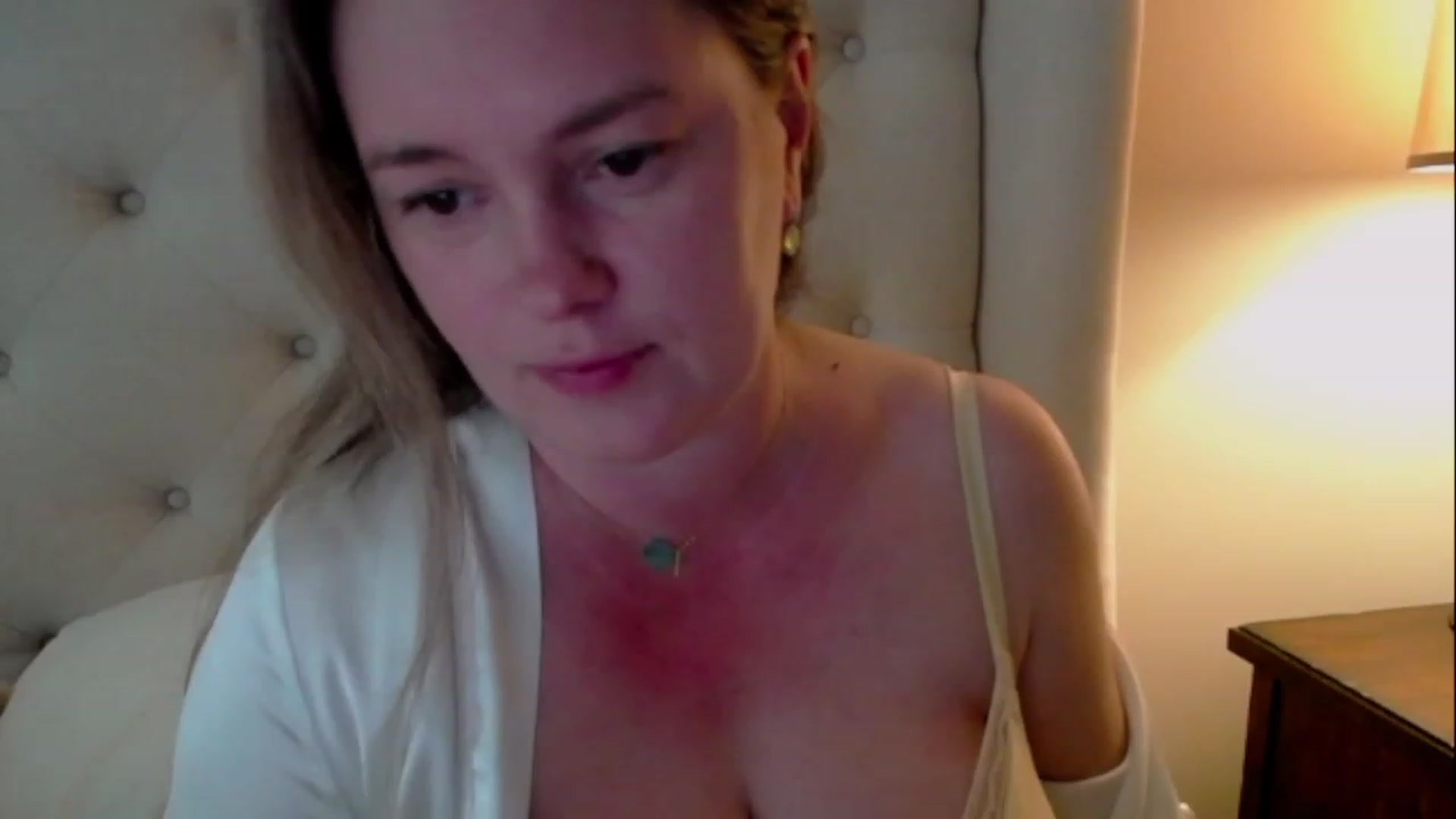 Gallery image thumbnail from J0llye's myfreecams stream on, 05/22/2023, 16:32 image 3 of 20