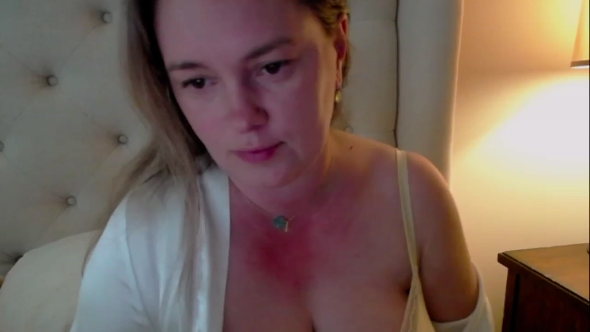 Gallery image thumbnail from J0llye's myfreecams stream on, 05/22/2023, 16:32 image 9 of 20